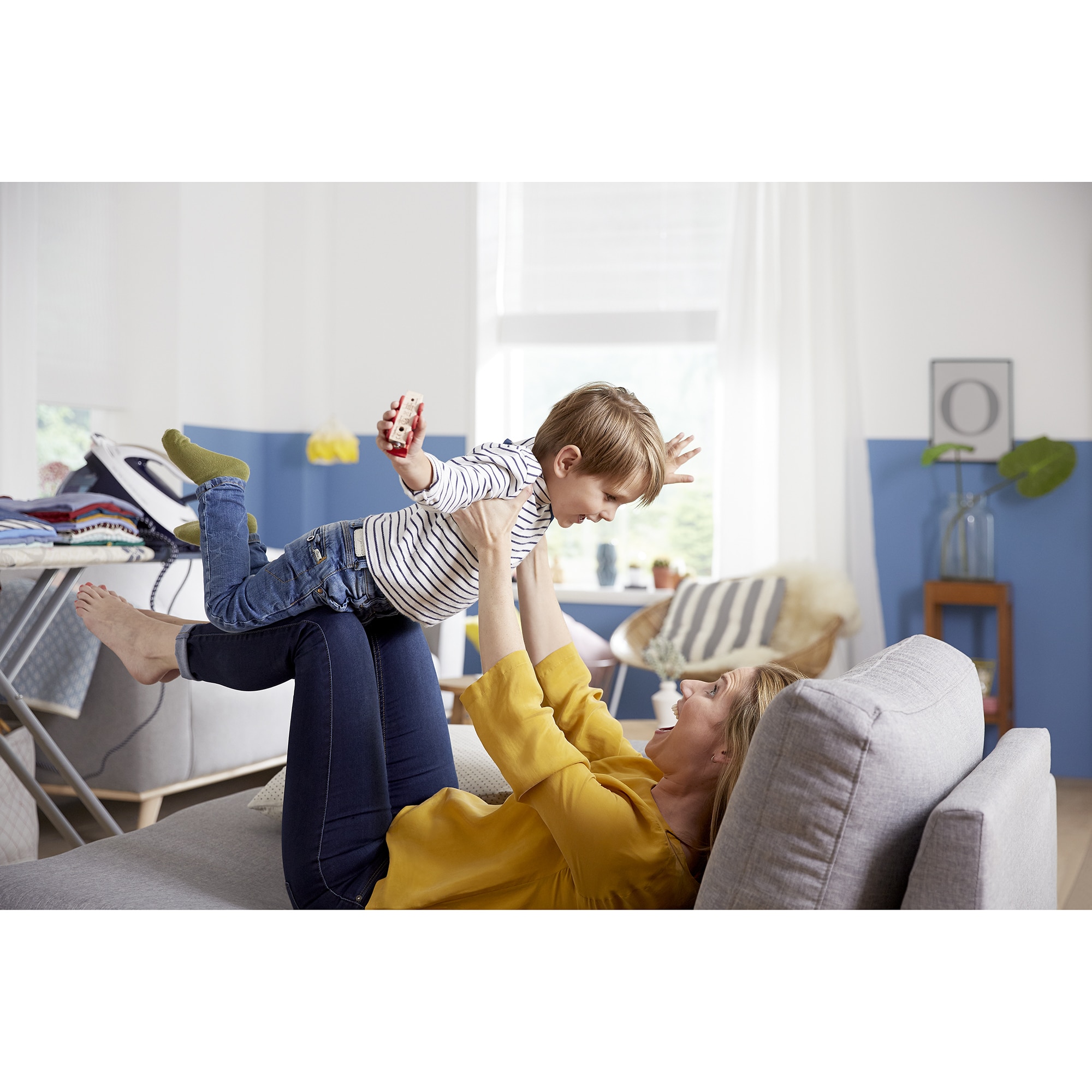 Statie de calcat cu boiler Philips PerfectCare Elite cu abur, cu talpa T-ionicGlide, OptimalTemp, 7.5 bari, Abur 155 g/min, jet de abur 520g, rezervor 1.8L, sistem de detartrare Easy De-Calc Plus, blocare de siguranta la transport, Oprire automata
