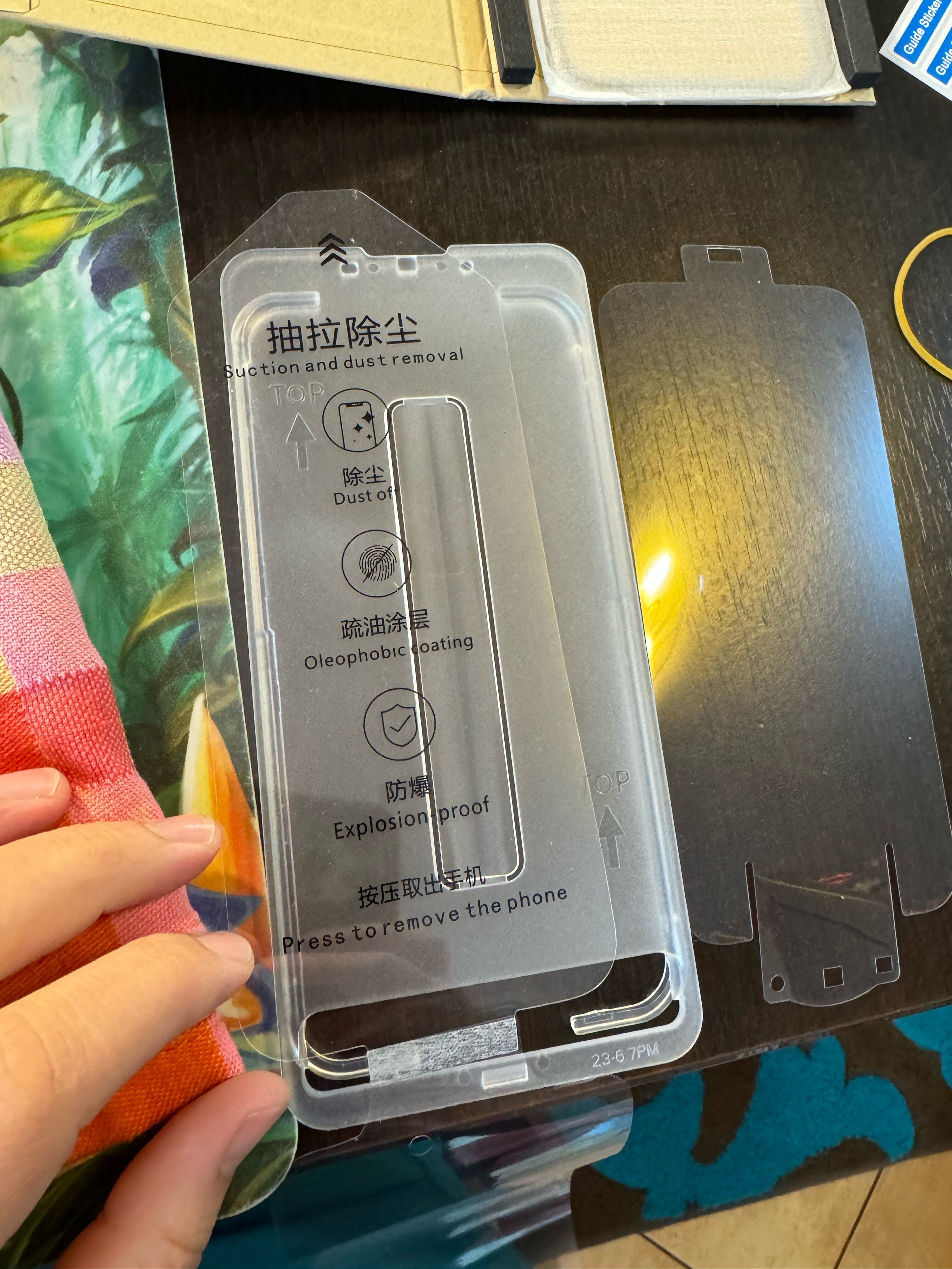 Folie de Protectie cu Instalare Rapida, Flippy, pentru Apple iPhone 15 Pro Max, Privacy Tempered Glass Easy Tool, Full Cover, Protectie Difuzor, HD, Margini Negre, Transparent