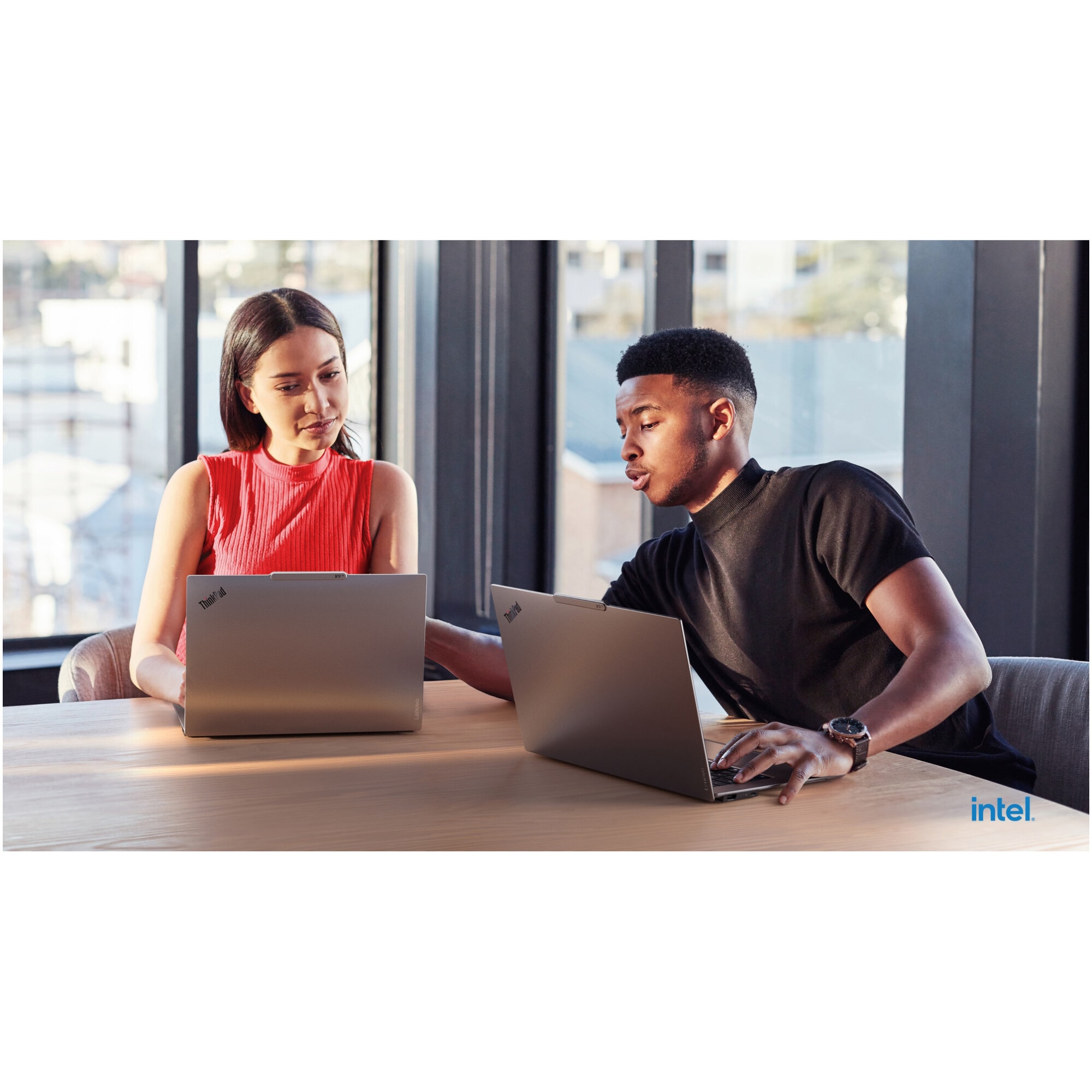 Laptop Lenovo ThinkPad X9-15 Gen 1 cu procesor Intel® Core™ Ultra 7 258V pana la 4.8GHz, 15.3" 2.8K, OLED, 120Hz, Touch, 32GB LPDDR5x RAM, 2TB SSD, Intel® Arc™ Graphics, Windows® 11 Pro, Grey, 3y on-site Premium Care
