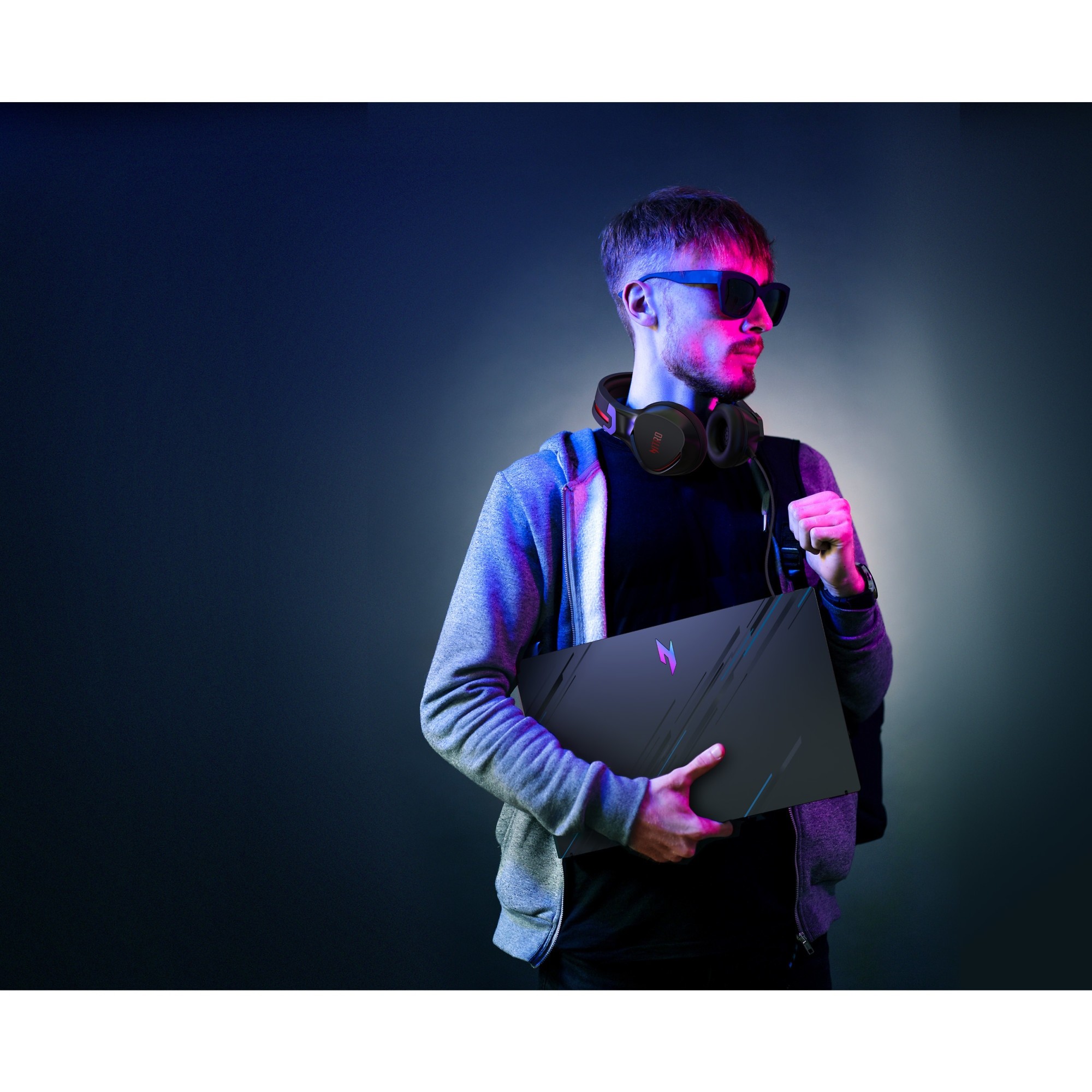 Laptop Gaming Acer Nitro V 15 ANV15-51-533J cu procesor Intel® Core™ i5-13420H pana la 4.7GHz, 15.6'', Full HD, IPS, 165Hz, 16GB DDR5 RAM, 1TB SSD, NVIDIA® GeForce RTX™ 3050 6GB GDDR6, No OS, Obsidian Black