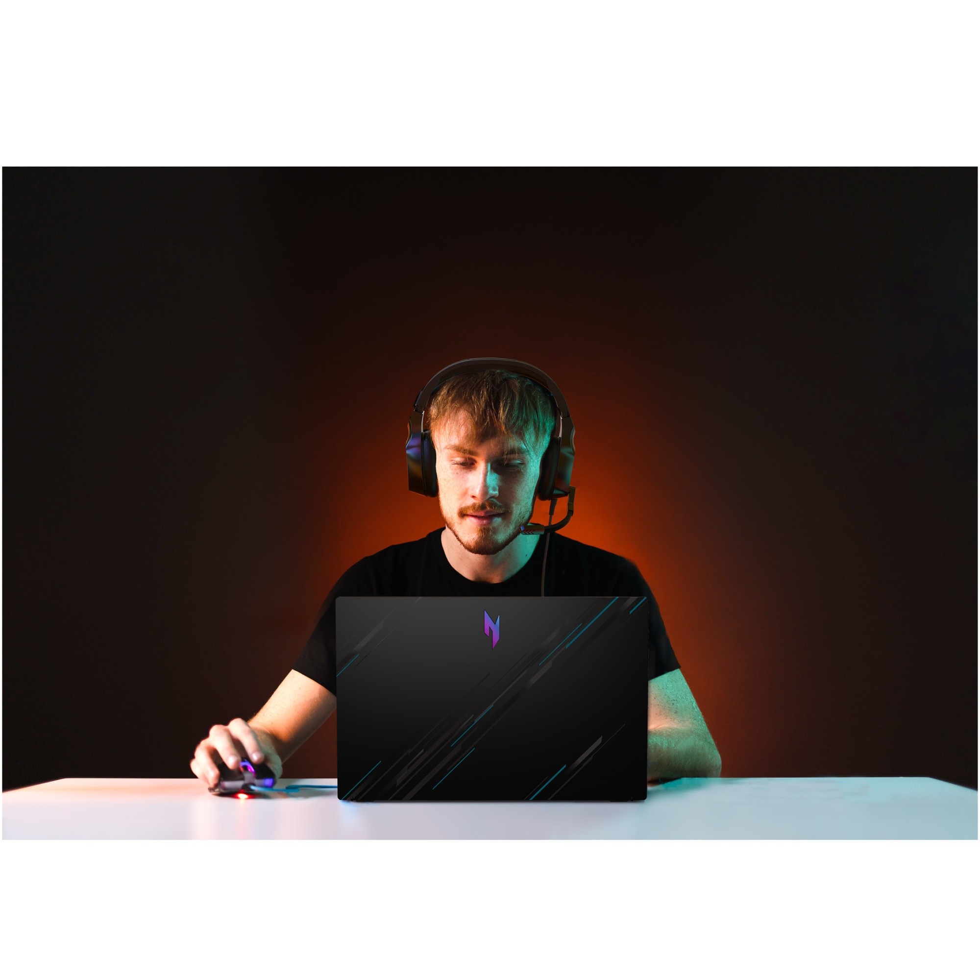 Laptop Gaming Acer Nitro V 15 ANV15-51-533J cu procesor Intel® Core™ i5-13420H pana la 4.7GHz, 15.6'', Full HD, IPS, 165Hz, 16GB DDR5 RAM, 1TB SSD, NVIDIA® GeForce RTX™ 3050 6GB GDDR6, No OS, Obsidian Black