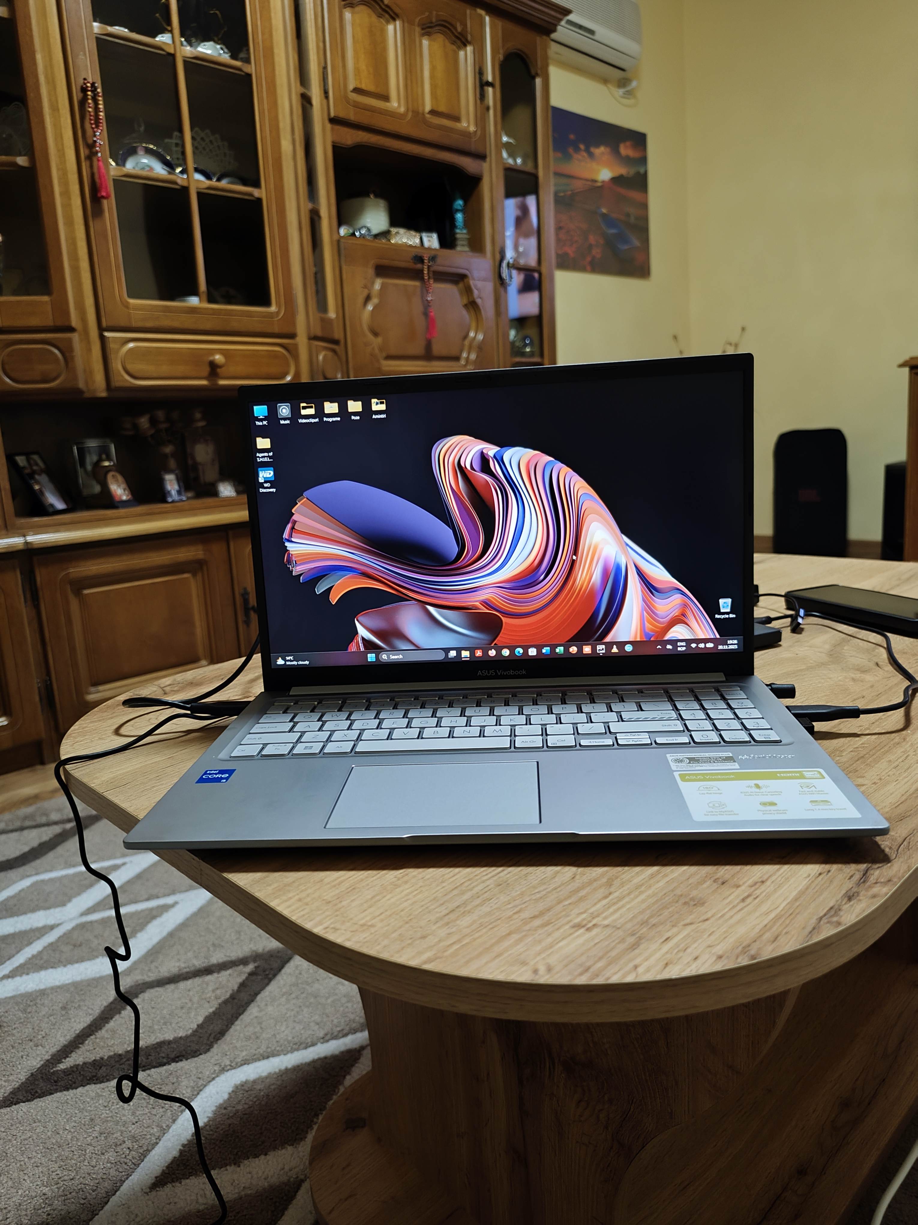 Laptop ASUS Vivobook 16 A1605VA cu procesor Intel® Core™ i7-13700H pana la 5.0GHz, 16'', WUXGA, IPS, 16GB DDR4, 512GB SSD, Intel Iris Xᵉ Graphics, No OS, Indie Black