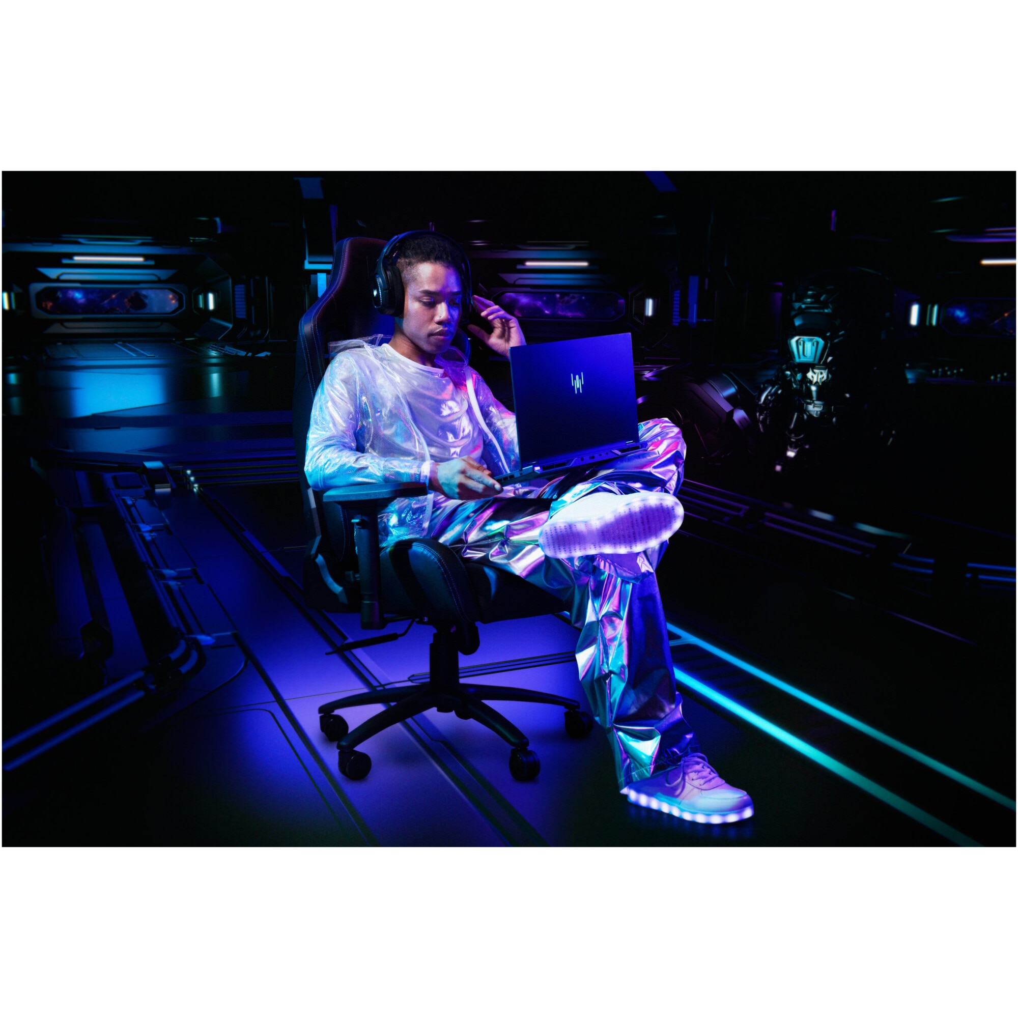 Laptop Gaming Acer Predator Helios Neo 16 AI PHN16-73-95ME cu procesor Intel® Core™ Ultra 9 275HX pana la 5.4GHz, 16" WQXGA, IPS, 240Hz, 64GB DDR5 RAM, 2TB SSD, NVIDIA® GeForce RTX™ 5070 8GB GDDR7, No OS, Abyssal Black