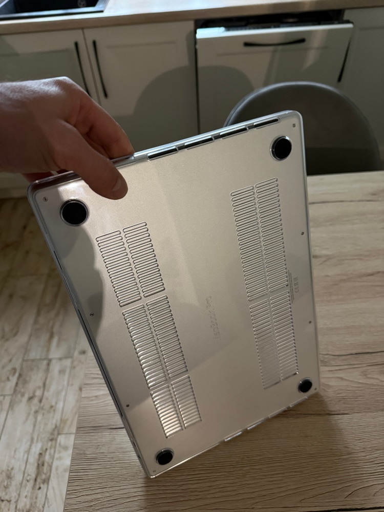 Carcasa Hard Shell pentru MacBook Air 15 (2026/2025/2024/2023) M5/M4/M3/M2 (A3448/A3241/A3114/A2941), Husa & Protectie MacBook, Transparent