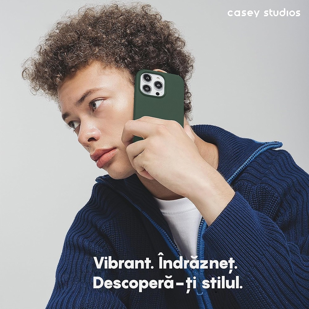 Husa CASEY STUDIOS™ pentru Apple iPhone 15 Pro Max, Soft Silicone Premium, Microfibra in Interior, Webster Green, de Protectie, Ultra Slim, pentru Incarcare Wireless, Margini Ridicate pentru Protectia Ecranului si a Camerelor