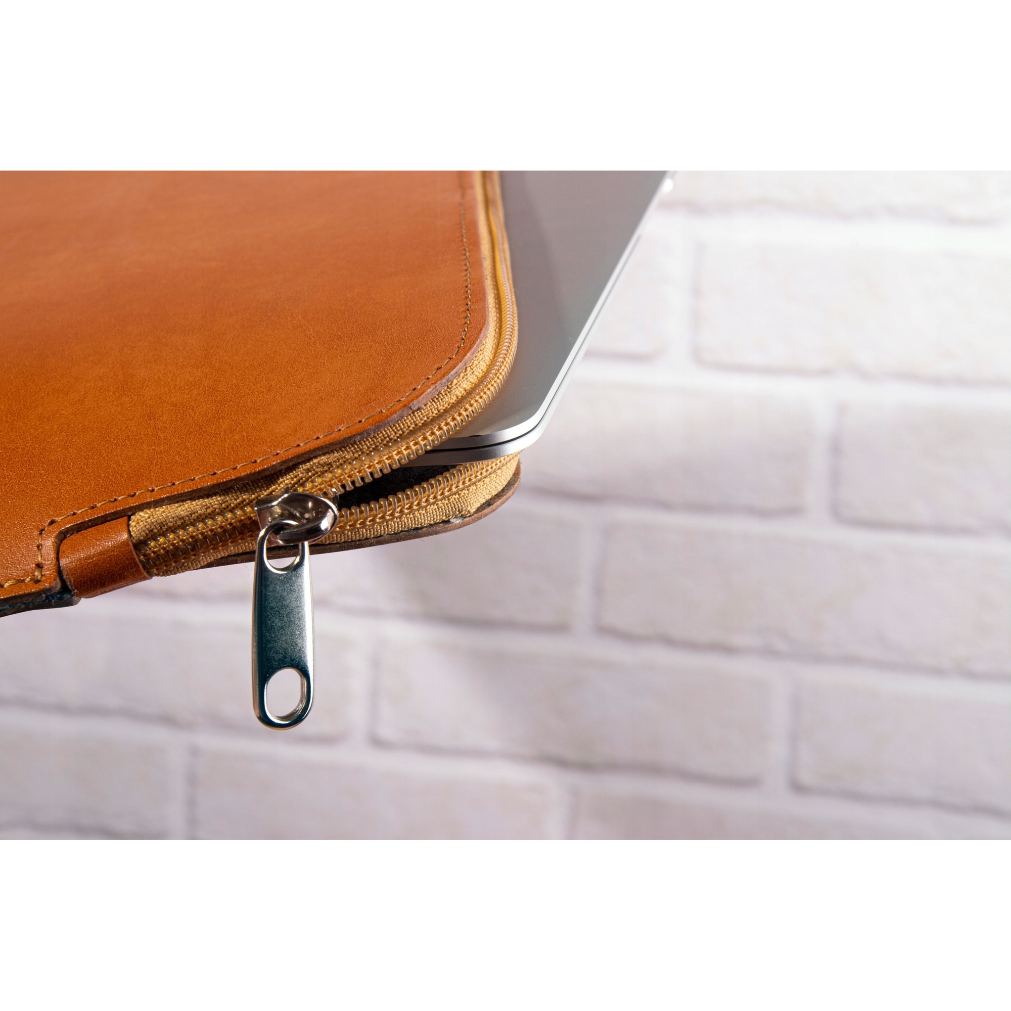 Etui laptop 15.3", Baltan, piele naturala, interior din filc, culoare maro