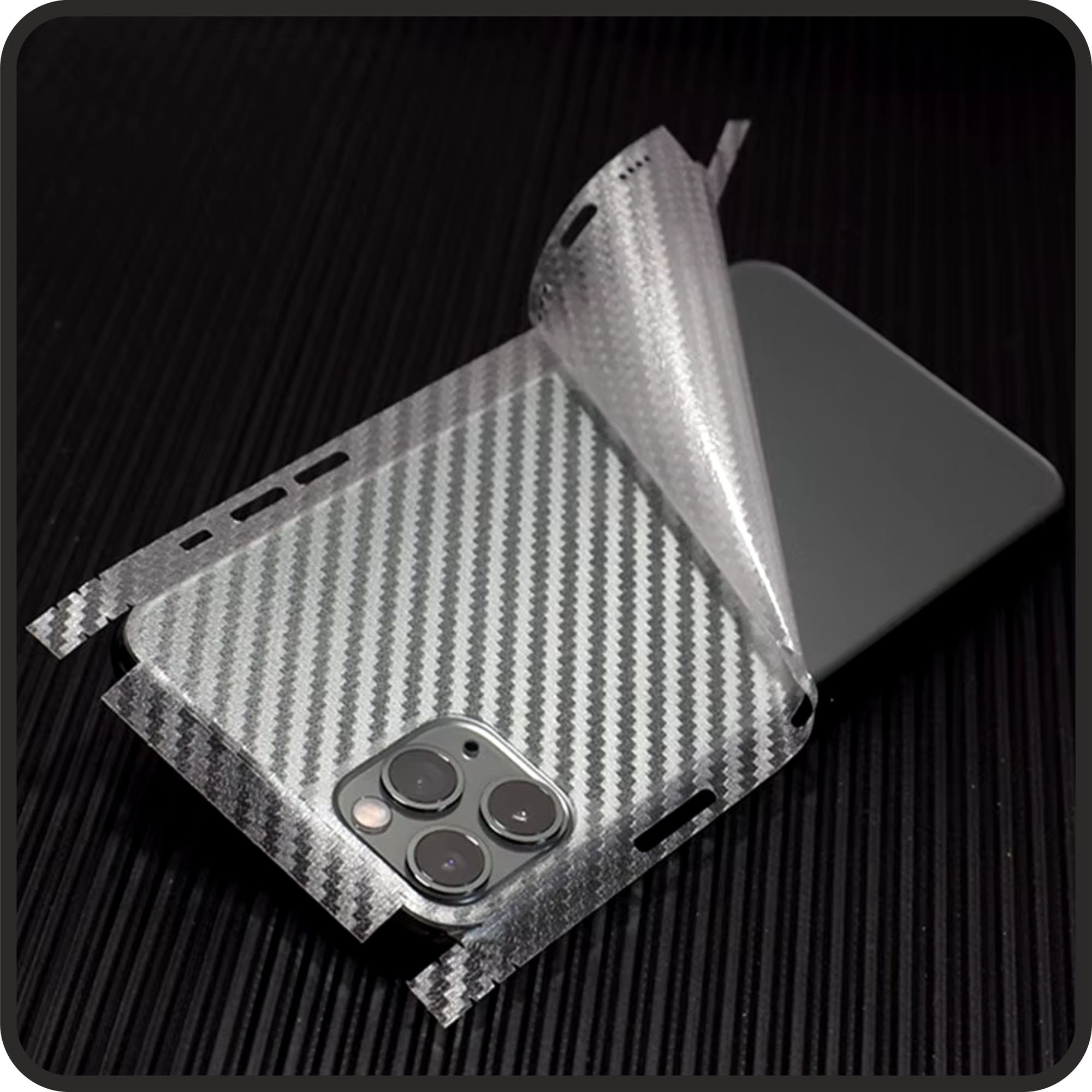 Folie iSkinz pentru Samsung Galaxy S25 Ultra - Honeycomb Argintiu Silver, Split Cut, Skin Adeziv Full Cover, Protectie Carcasa Spate si Laterale