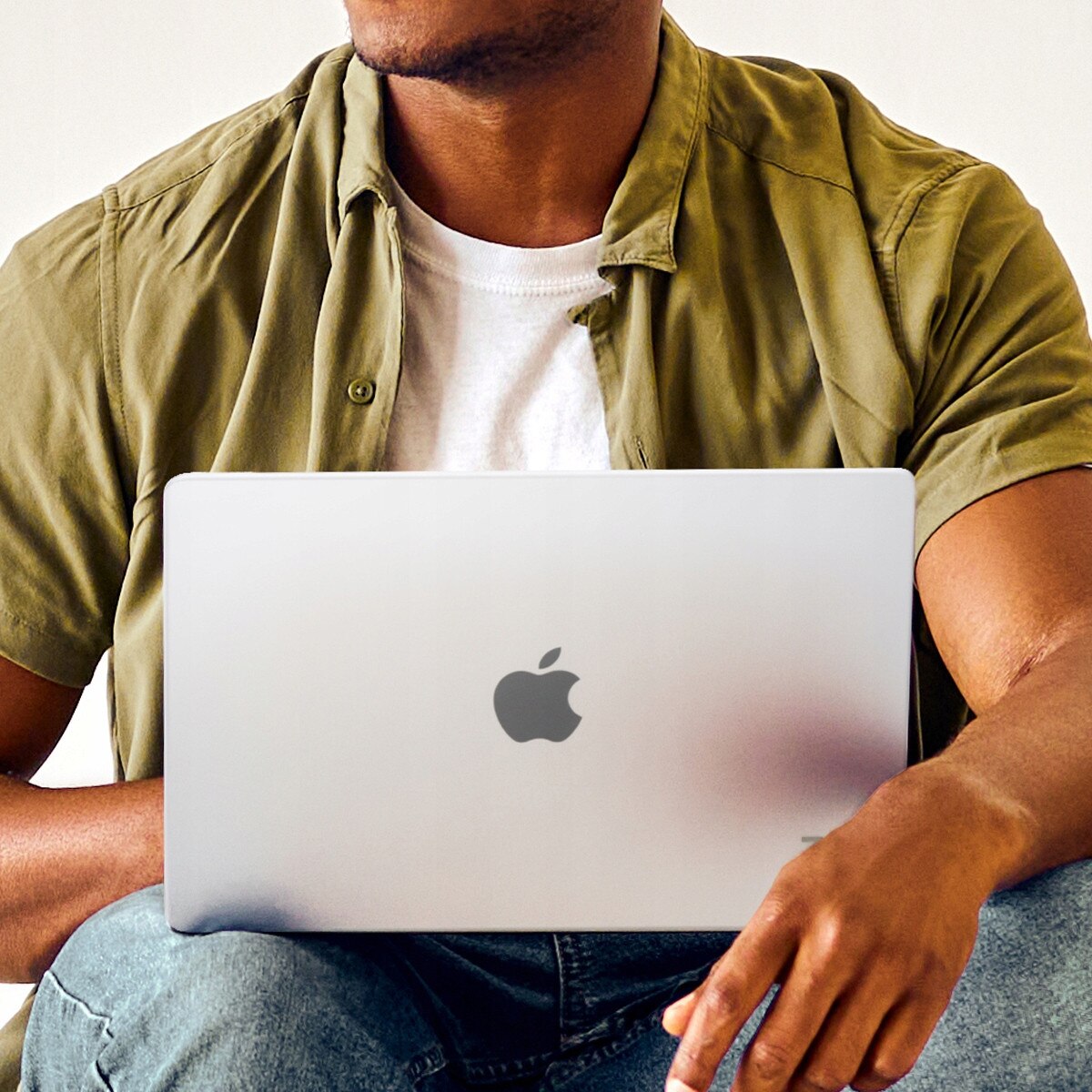 Husa de protectie Zagg pentru MacBook Pro 16", rezistenta la zgarieturi, argintie