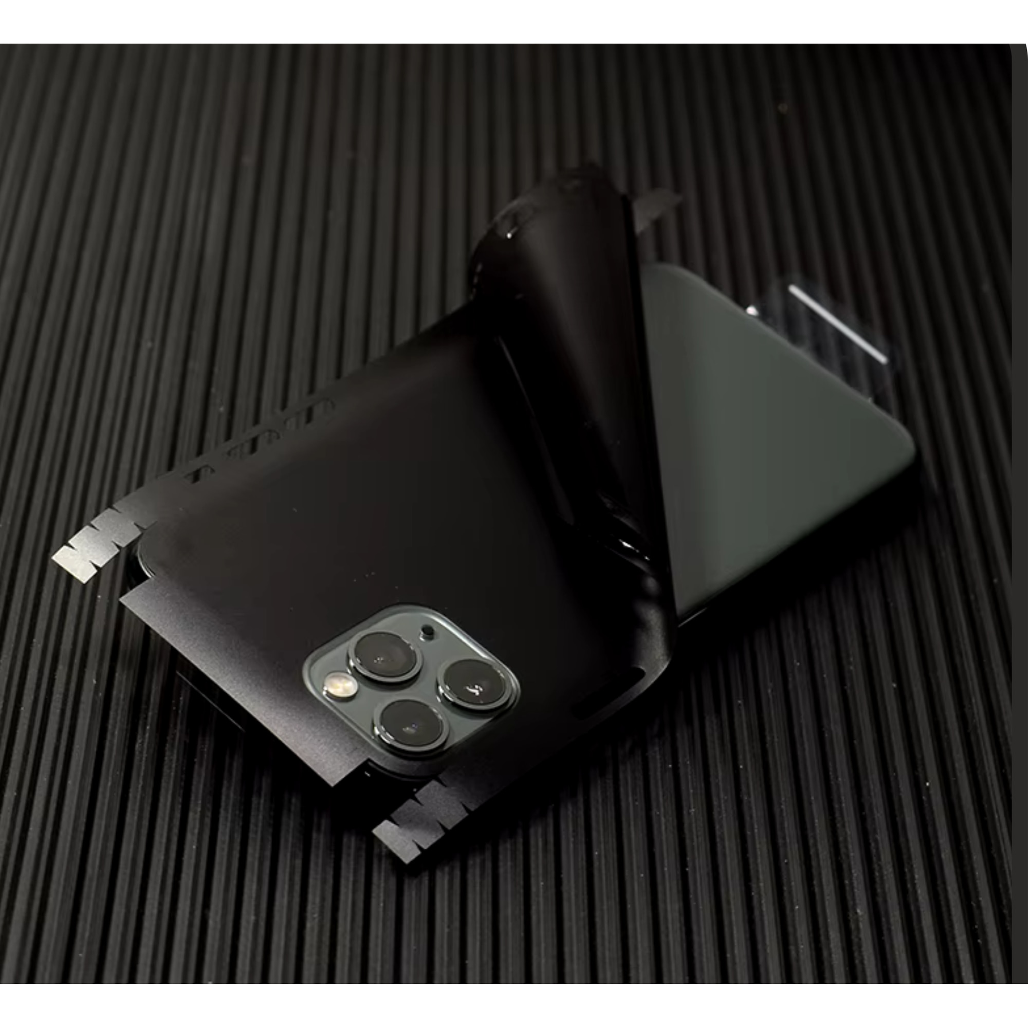 Folie iSkinz pentru Apple iPhone 17 Air - Carbon Albastru, Simple Cut, Skin Adeziv Cover, Protectie pentru Carcasa Spate