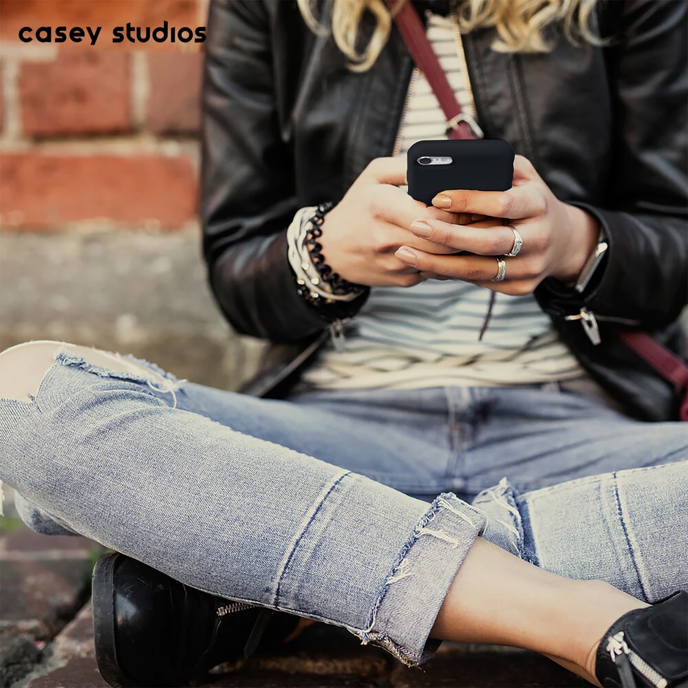 Husa CASEY STUDIOS™ compatibila cu iPhone 7 / 8 / SE 2 / SE 2020 / SE 3 2022, Soft Silicone Premium, Microfibra in Interior, Midnight Blue, de Protectie, Ultra Slim, pentru Incarcare Wireless, Margini Ridicate de Protectia Ecranului si a Camerelor