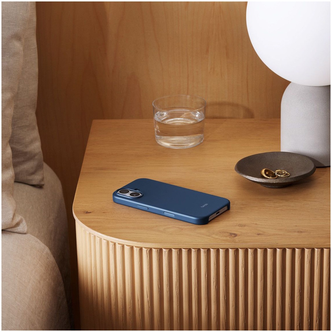 Husa de protectie Beats pentru iPhone 17, Case cu MagSafe and Camera Control — Bedrock Blue