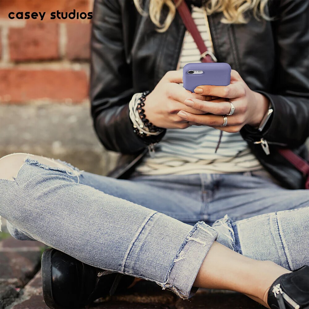 Husa CASEY STUDIOS™ compatibila cu iPhone 7 / 8 / SE 2 / SE 2020 / SE 3 2022, Soft Silicone Premium, Microfibra in Interior, Light Lilac, de Protectie, Ultra Slim, pentru Incarcare Wireless, Margini Ridicate de Protectia Ecranului si a Camerelor