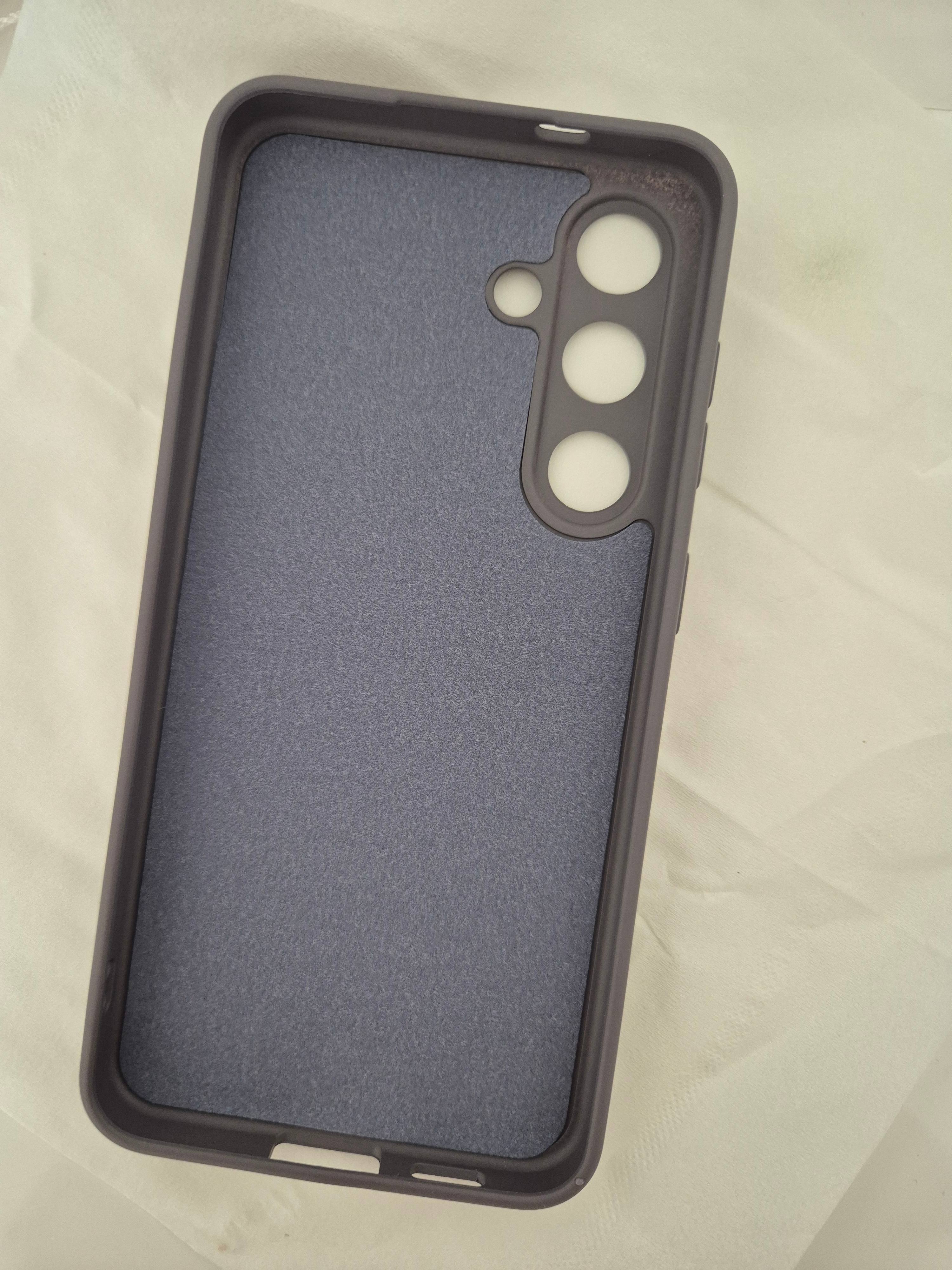 Husa BestCase® Premium Silicon, Compatibila Cu Samsung Galaxy S24, 1.2MM Slim, Microfibra in interior, Antisoc, Rezistent la socuri, Protectie Camera, Margini ridicate pentru protectia ecranului, Negru
