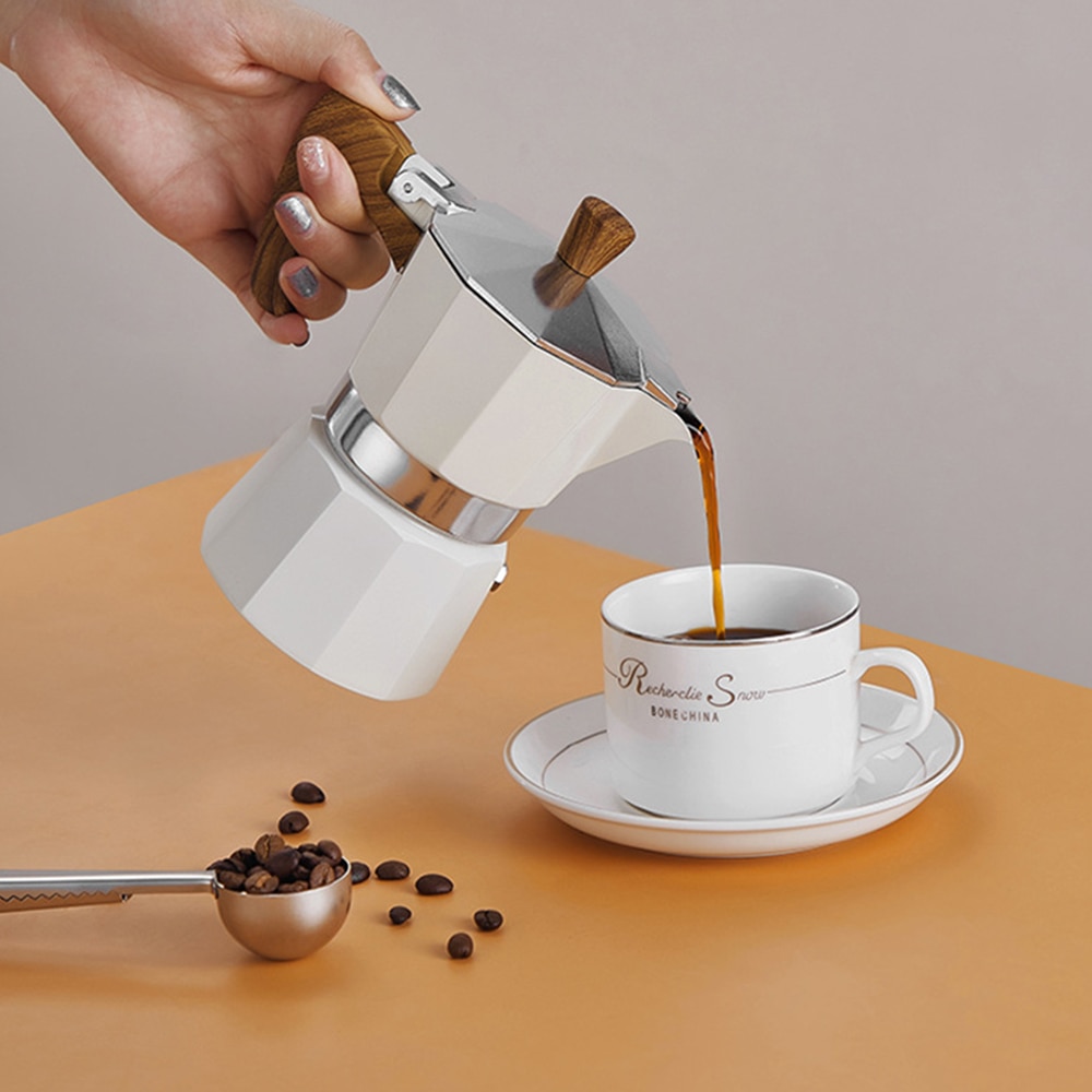 Cafetiera, 150 ml, crem/maro, cu maner din lemn