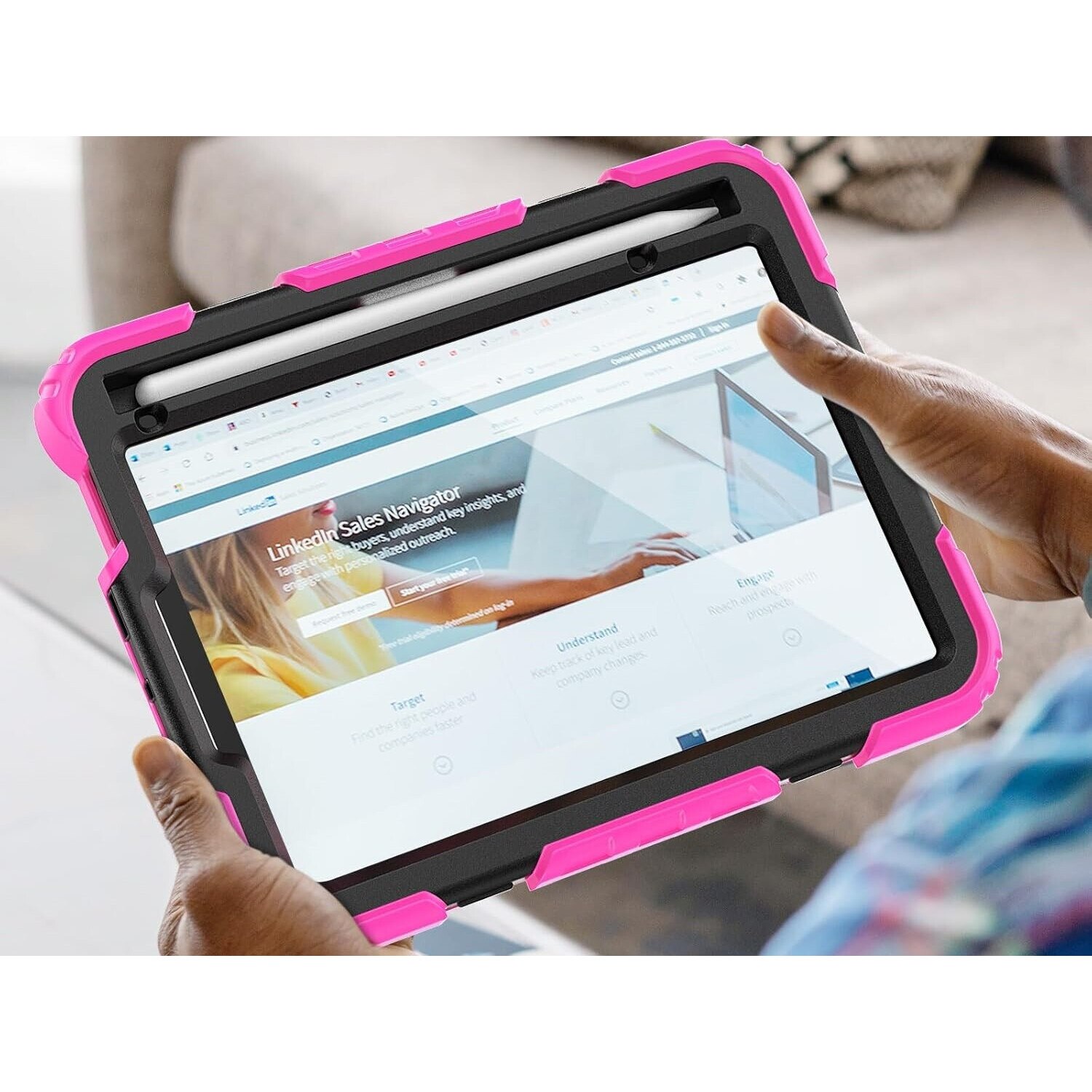 Husa tableta pentru iPad Pro 11", roz, cu suport si curea reglabila, trei straturi de protectie