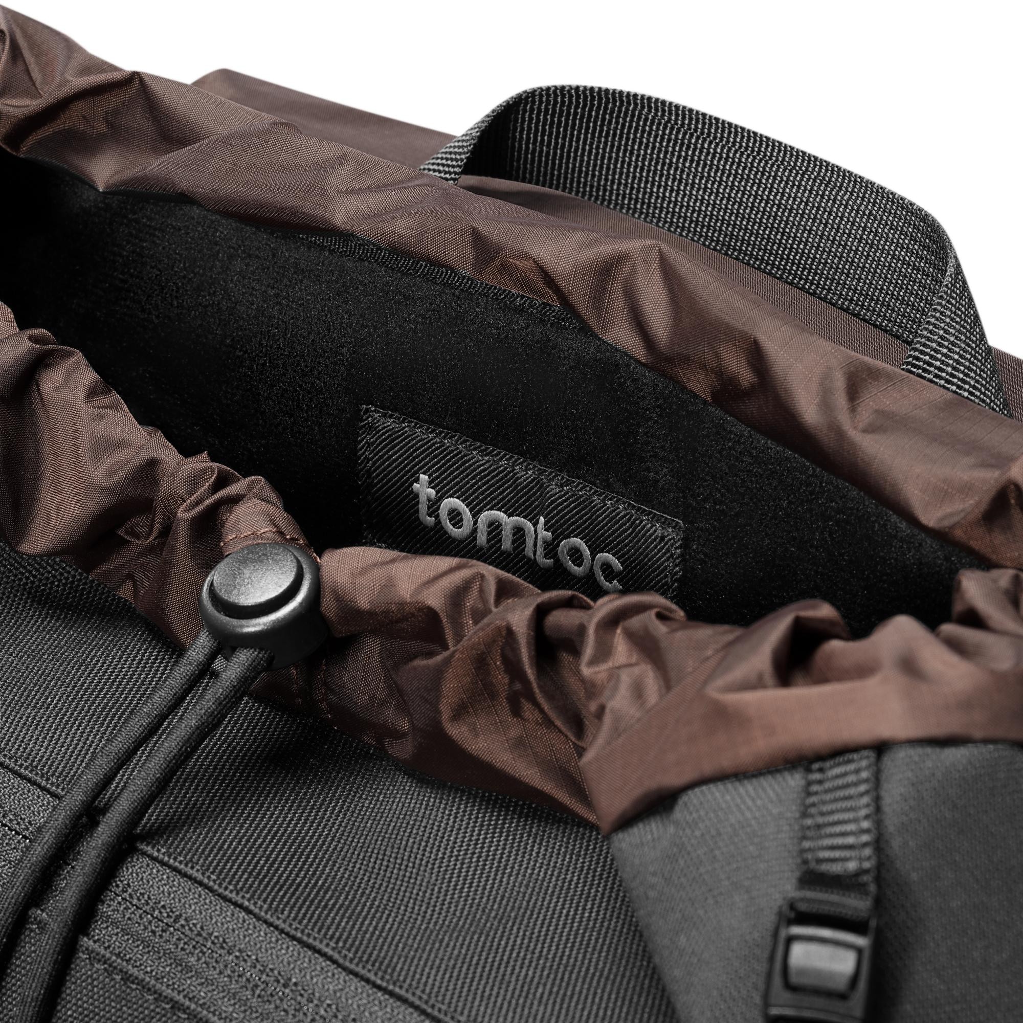 Rucsac TomToc Vintpack-TA1, 15.6", capacitate 22L, stil vintage, material rezistent apa, fermoare YKK, catarame Duraflex, compartiment laptop protejat, acces lateral rapid, chinga troler, buzunare smart, negru, design urban