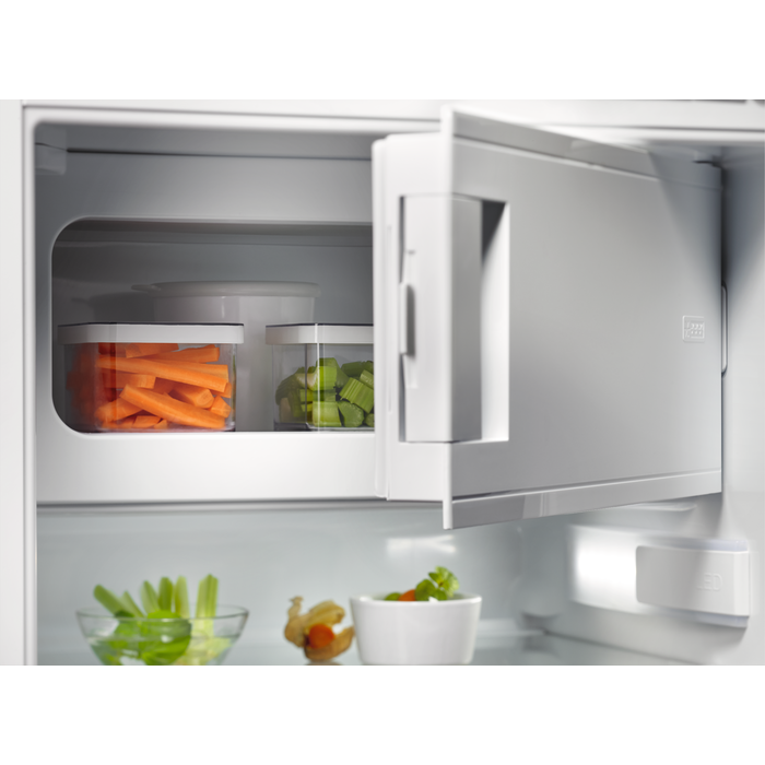 RESIGILAT: Frigider cu doua usi Electrolux LFB2AE88S, 124 l, Usa reversibila, Control electronic, Clasa E, H 88 cm