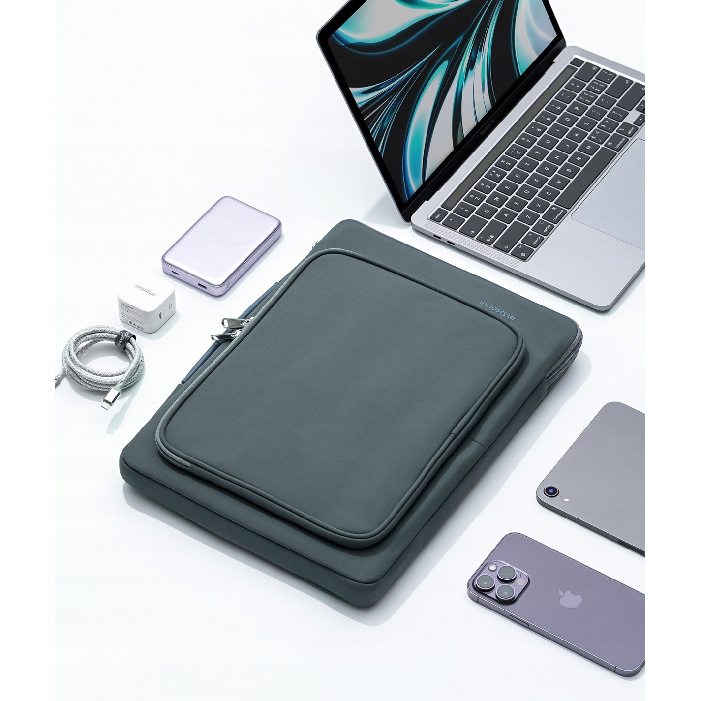 Geanta laptop Innostyle® impermeabila OmniProtect®, material ecologic din 38 sticle PET, dimensiuni externe 39x28x5cm, interne 37x26x3cm, pentru laptopuri de 16" si 15,6", fermoare YKK, usoara (480g), albastru