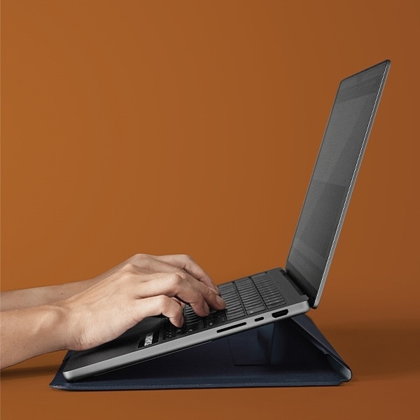 Etui laptop UNIQ Oslo 14", granat, vegan, impermeabil