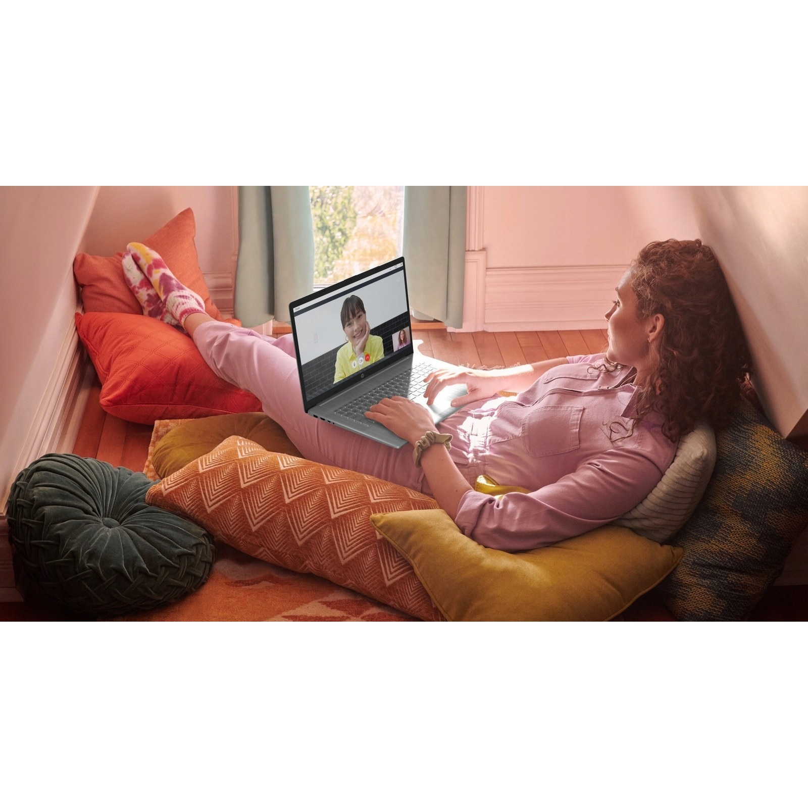 Pachet promo: Laptop HP 17-CN3003CA, Intel Core i5-1334U, 16GB 512GB SSD, 17 "3" FHD 1920*1080 IPS, Intel Iris Xe Graphics, Windows 11 Home + Geanta pentru notebook Esperanza ET103 CLASSIC+ (17")