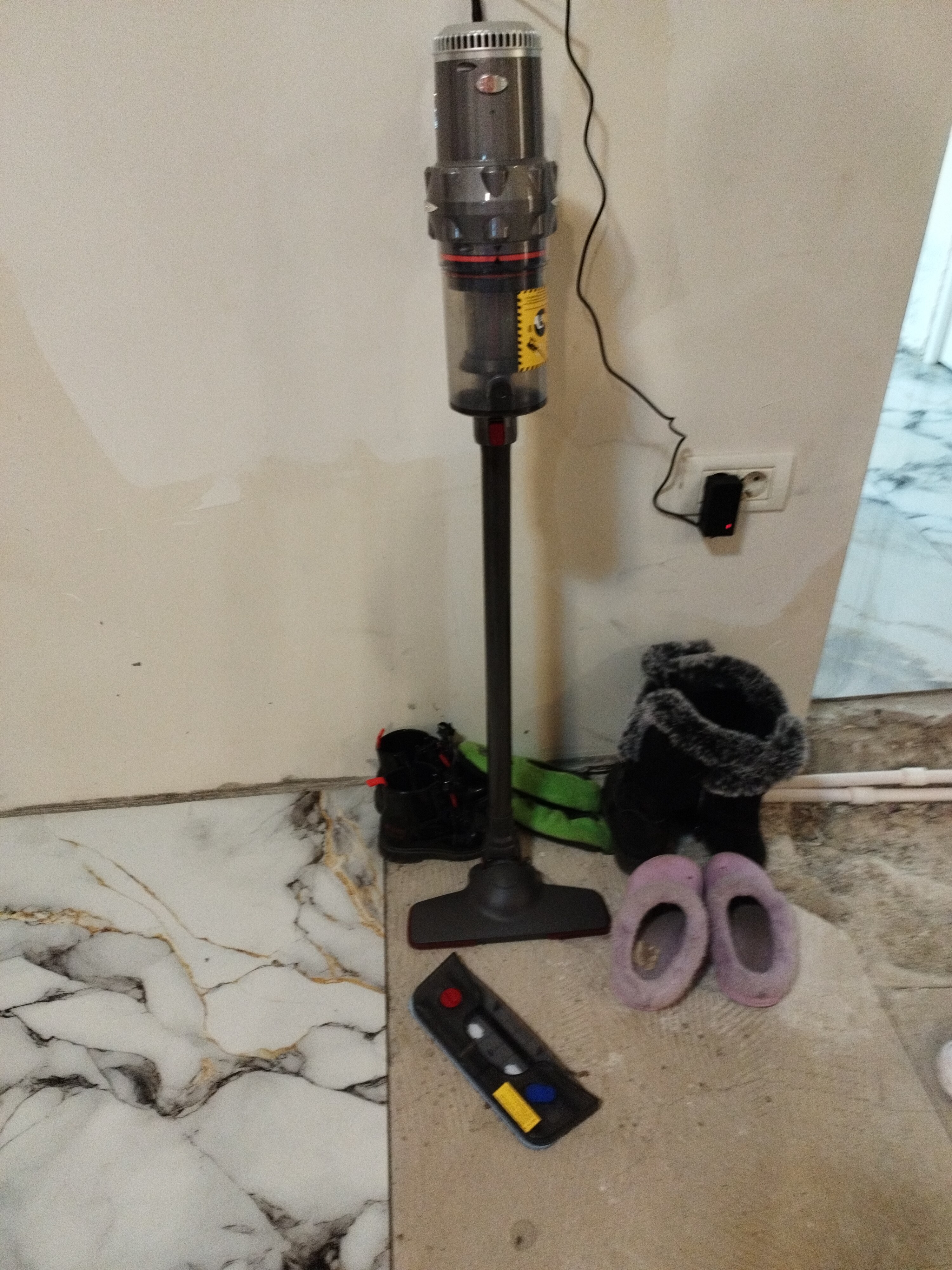 Aspirator vertical fara fir, SOKANY, 2000W, autonomie 45 min, Echipat cu rezervor de apa, sistem de colectare a prafului de 1,2 litri,, pentru umed si uscat, 18KPa, Gri argintiu
