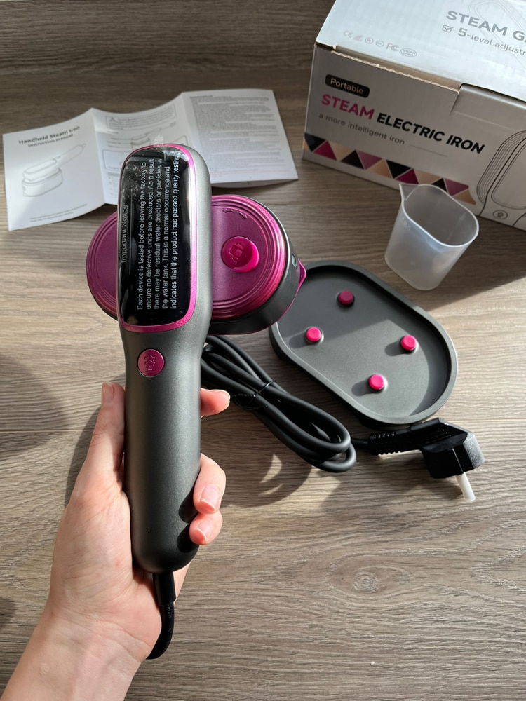 Fier De Calcat aparat de calcat Vertical Si Orinzontal Portabil, PLEMORY® Putere 1100W, Cu Abur Si Talpa Ceramica, Rezervor 220ml, Cablu 1.4m, Incalzire Rapida Functie Umeda/Uscata, Igienizare, Rotire 90°, Display LED-6 moduri de calcare, Buton Touch, Gri