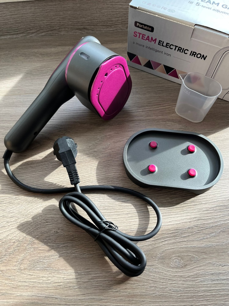 Fier De Calcat aparat de calcat Vertical Si Orinzontal Portabil, PLEMORY® Putere 1100W, Cu Abur Si Talpa Ceramica, Rezervor 220ml, Cablu 1.4m, Incalzire Rapida Functie Umeda/Uscata, Igienizare, Rotire 90°, Display LED-6 moduri de calcare, Buton Touch, Gri