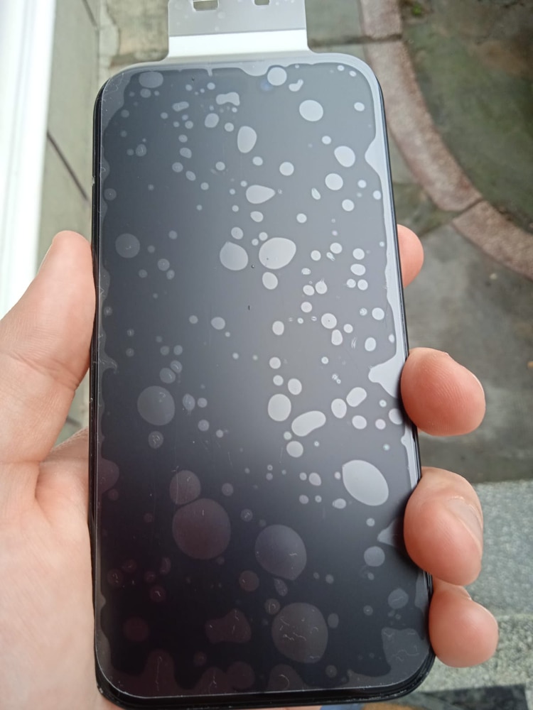 Folie sticla pentru Iphone 16, Iphone 15, Sticla securizata B Series, Anti-amprenta, Anti-Static Flexibila, Margini Negre Aluminiu, Strat Oleofob 6.1", instalare usoara, rapida cu dispozitiv de potrivire automata, Easy Install Kit, RikBo®