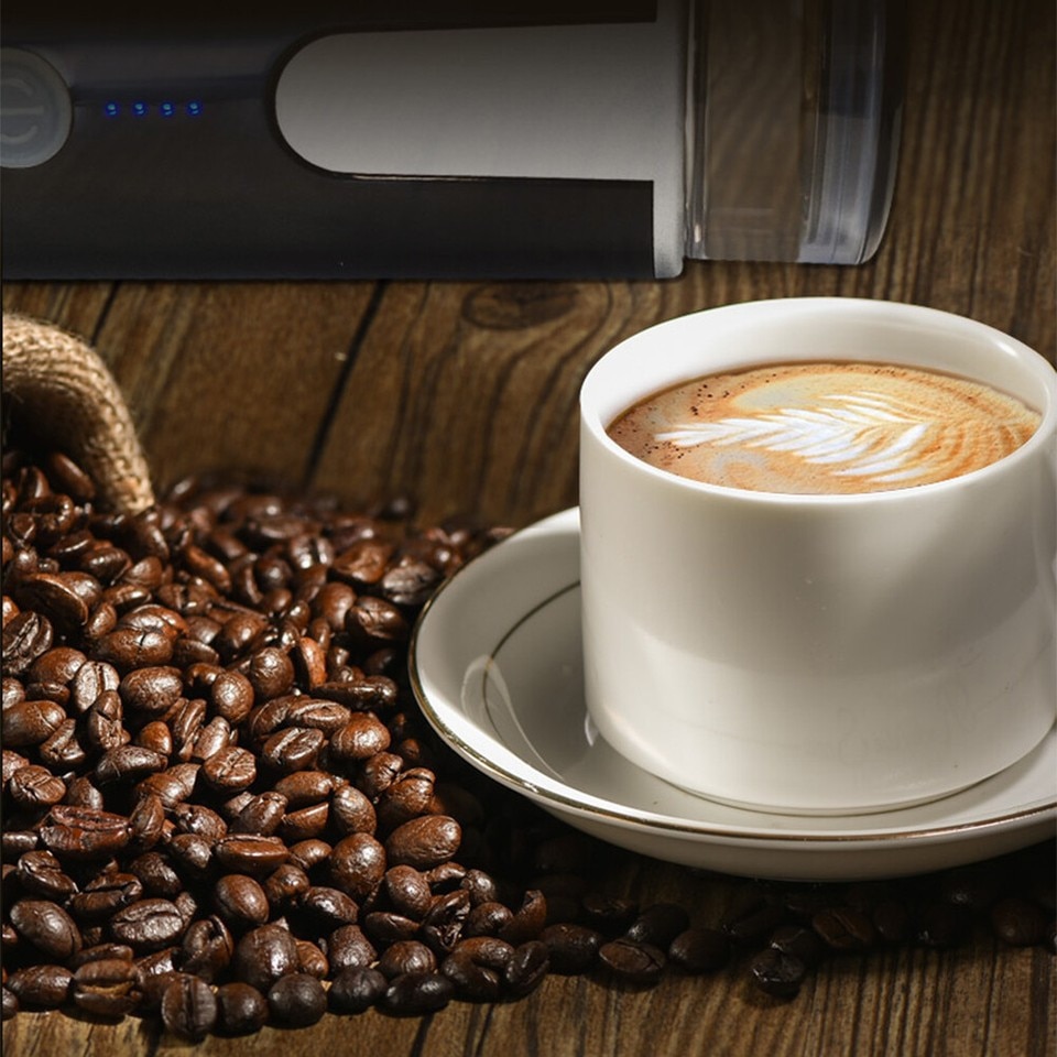 Cafetiera portabila 170 ml, reincarcabila, compatibila cu capsule si cafea macinata, neagra, dimensiuni 24.5x7.6cm