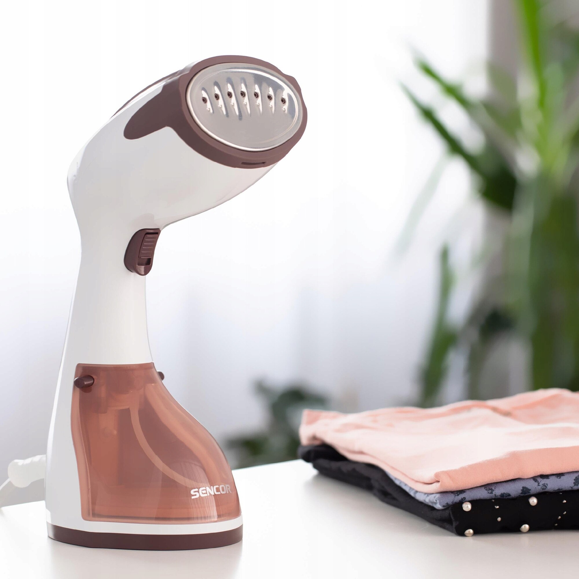 Para de aburi pentru haine (steamer) Sencor SSI 0850RS, 1200W, debit de abur 20 g/min, rezervor 260 ml, roz