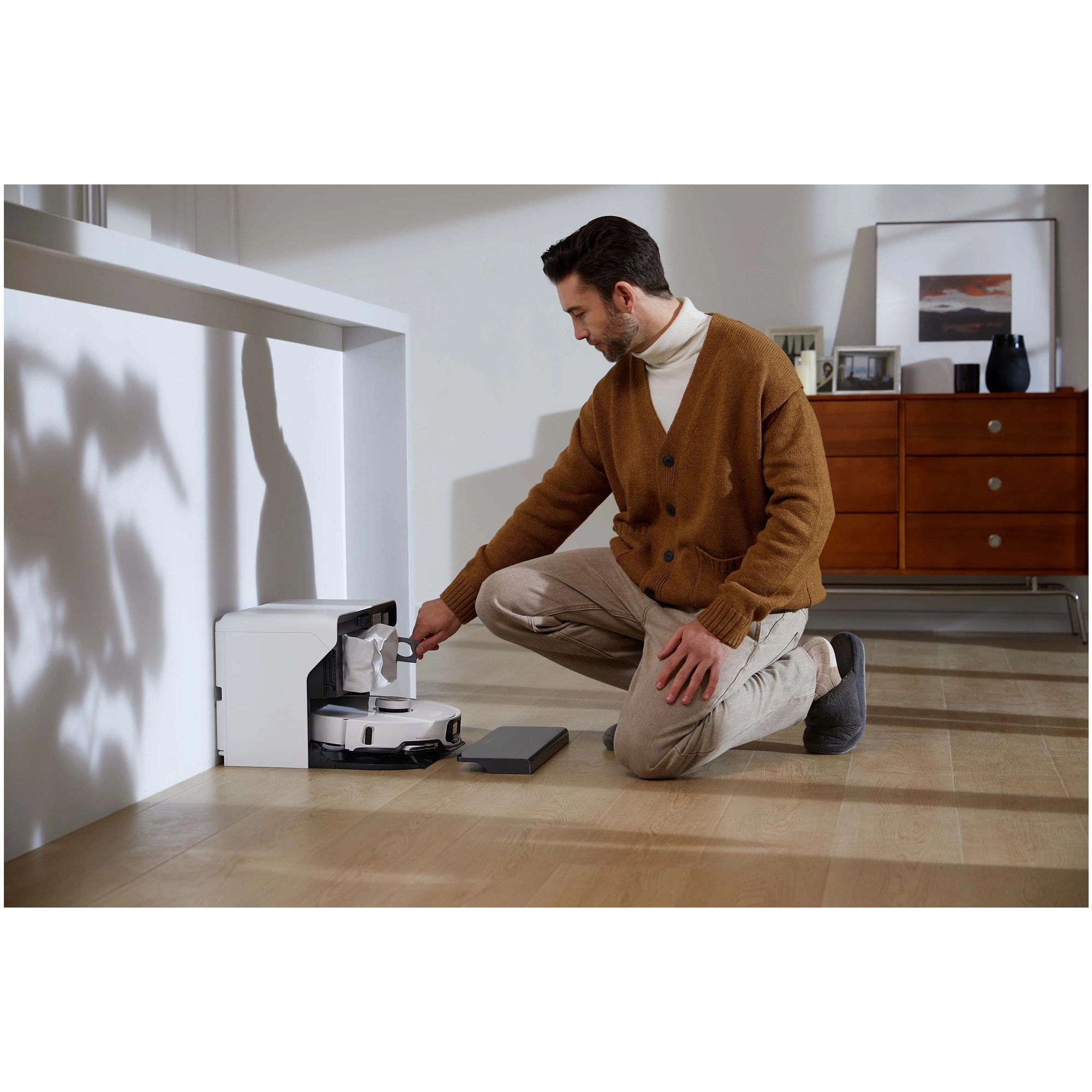 Aspirator robot Roborock S8 MaxV Ultra Combi, 60 W, 10000 Pa, Autonomie 180 minute, Recipient praf 0.27 l, Rezervor apa 0.1 l, 300 mp, Wi-Fi, Amazon Alexa, Siri, Google Home (Alb)