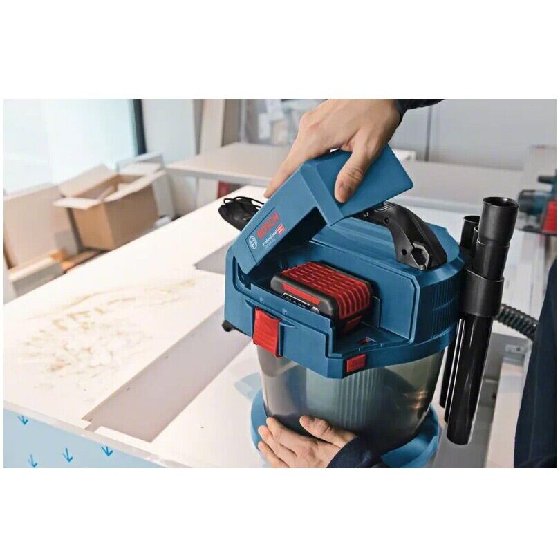 Aspirator pe acumulator Bosch Professional GAS 18V-10 L, 18 V, 115 mbari, 6 l volum recipient, curea de umar, 3 buc tub aspiratie, 1 adaptor scula electrica, furtun 1.6 m, duza rosturi, 4 roti, teava cu cot, filtru burduf praf, duza pardoseli, Albastru