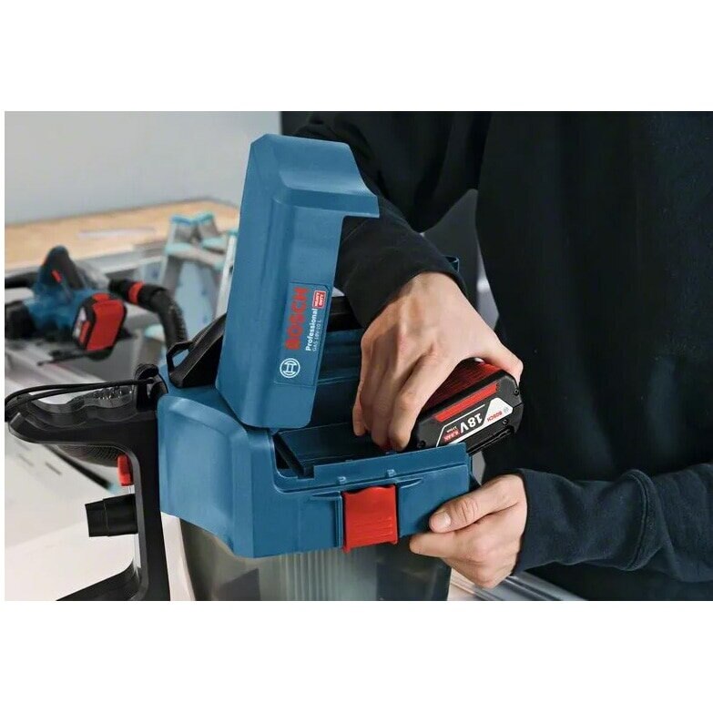 Aspirator pe acumulator Bosch Professional GAS 18V-10 L, 18 V, 115 mbari, 6 l volum recipient, curea de umar, 3 buc tub aspiratie, 1 adaptor scula electrica, furtun 1.6 m, duza rosturi, 4 roti, teava cu cot, filtru burduf praf, duza pardoseli, Albastru