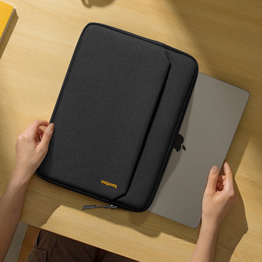 Husa Tomtoc Light A18 compatibila cu Macbook Neo 13 inch 2026, Negru