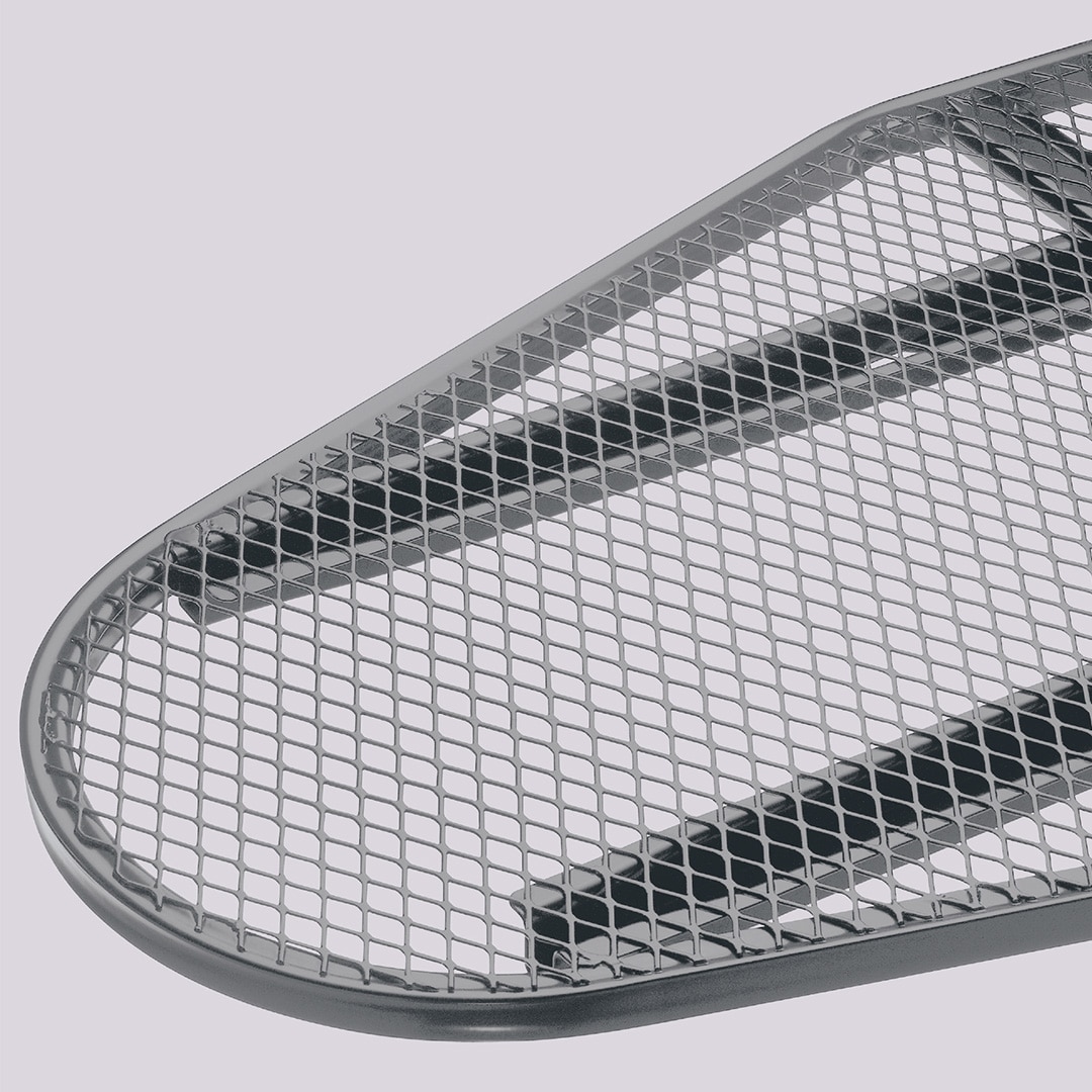 Masa de calcat TI1200E1, suprafata 124 x 40 cm, inaltime pana la 93 cm, husa bumbac si spuma, 6 KG, inox, alb / negru