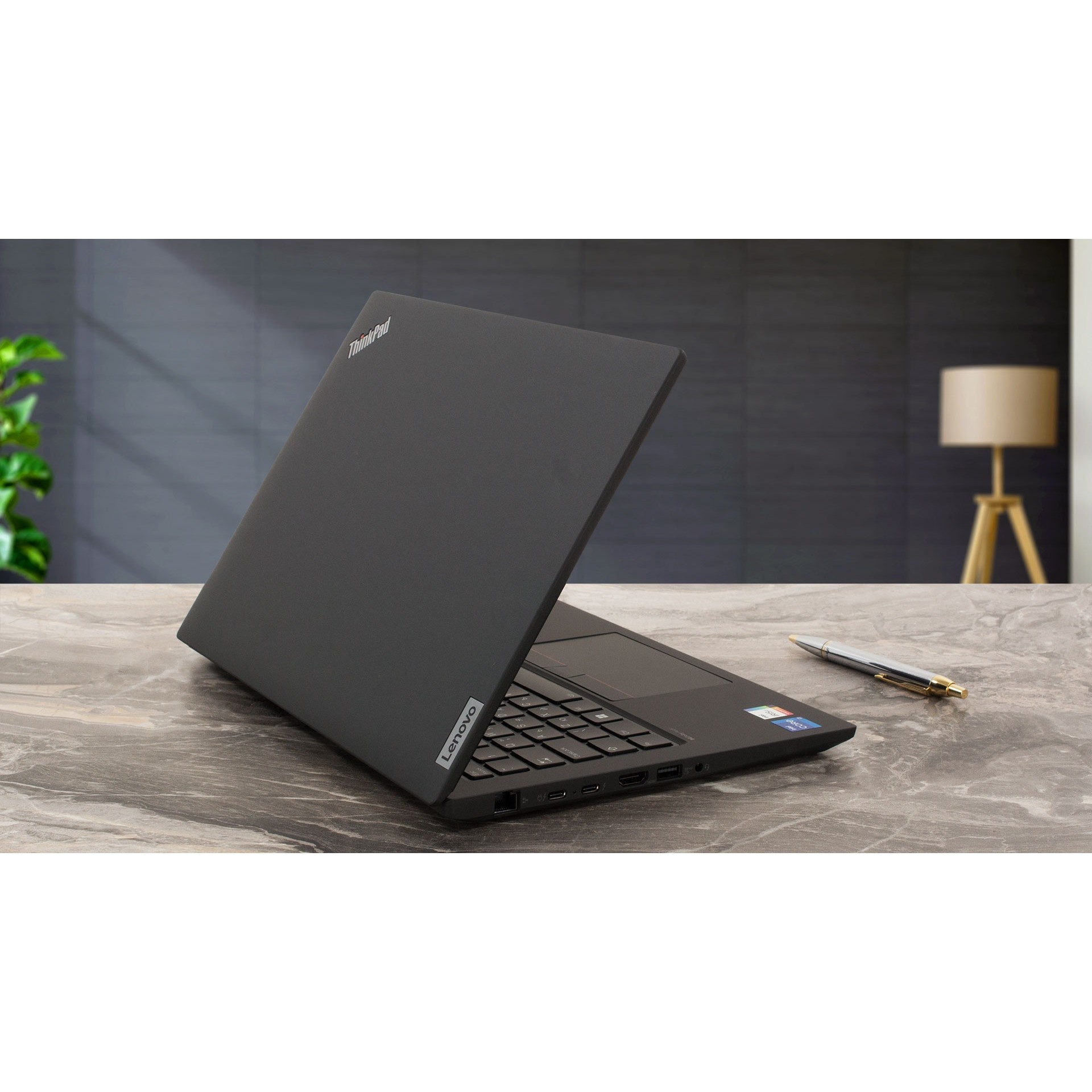 Laptop ThinkPad T14 Gen 4 business AMD Ryzen™ 5 PRO 7540U, ecran 14″ WUXGA, 16GB LPDDR5x, SSD 512GB, Windows 11 Pro, baterie 52.5Whr Rapid Charge, portabil si puternic