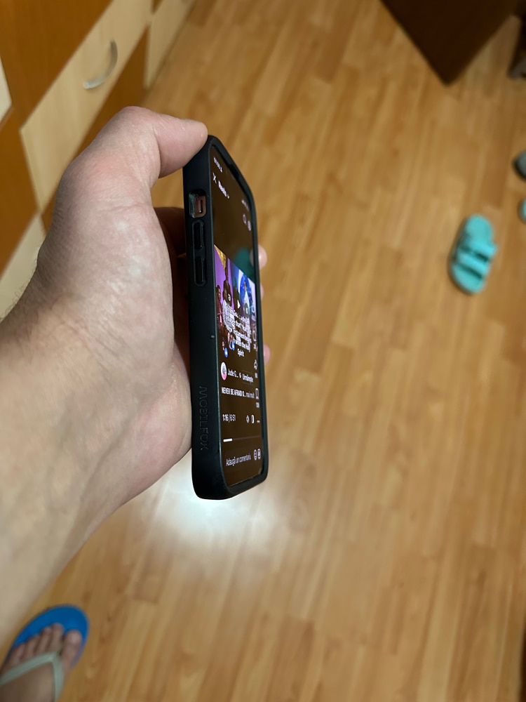 Folie de Protectie pentru iPhone 13 Pro, Omelivon, Sticla Securizata, Full Cover, Margini negre, cu Kit de Aplicare Instanta si Functie Automata de Indepartare a Prafului, Duritate 9H, Ultra HD, Anti Amprente