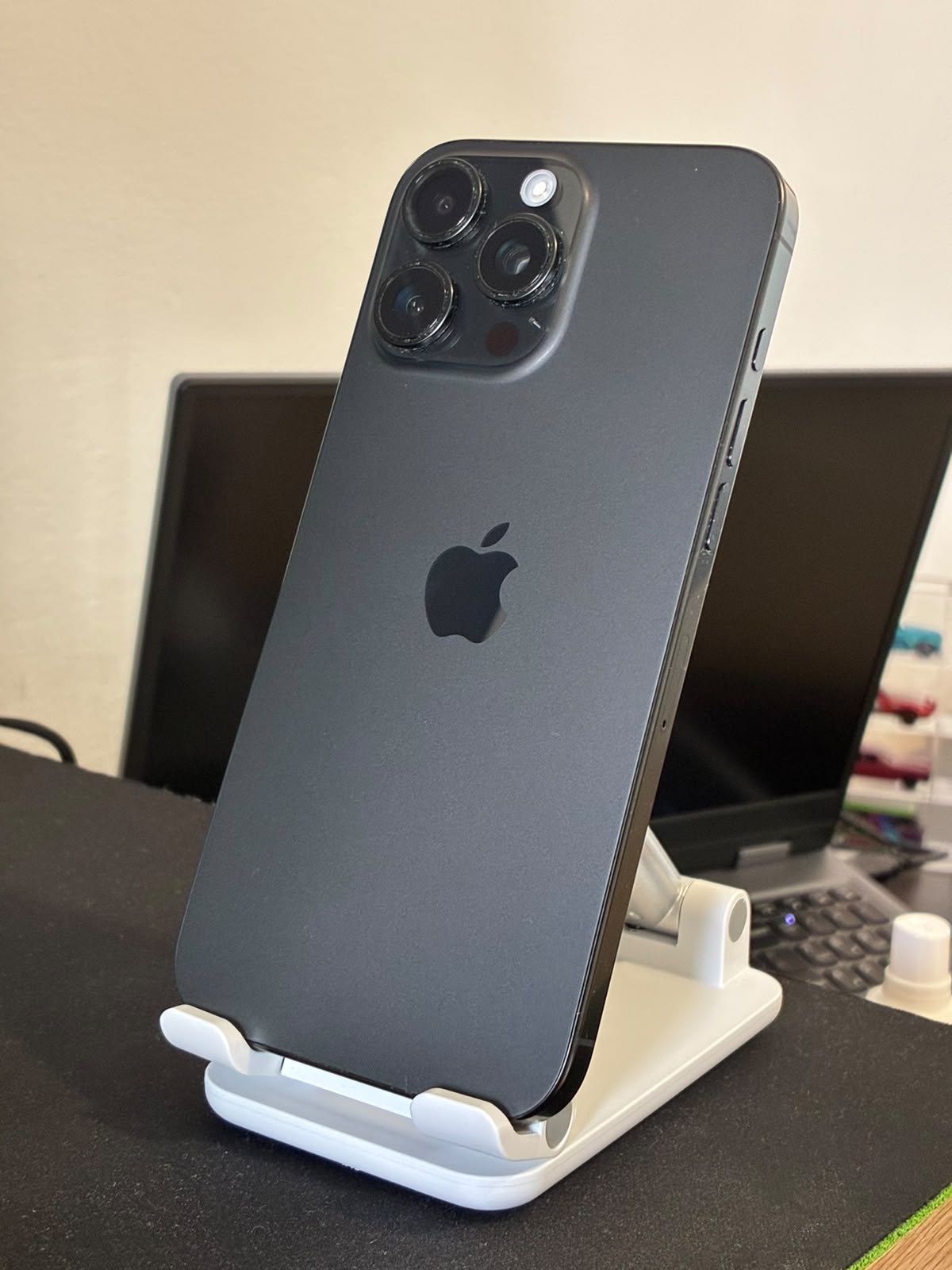 RESIGILAT: Telefon mobil Apple iPhone 16 Pro Max, 512GB, 5G, Natural Titanium