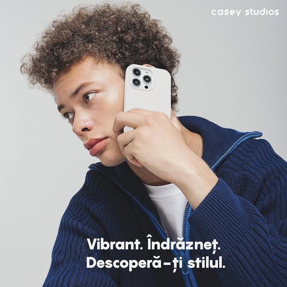 Husa CASEY STUDIOS™ compatibila cu iPhone 15 Pro, Soft Silicone Premium, Microfibra in Interior, Alb, de Protectie, Ultra Slim, pentru Incarcare Wireless, Margini Ridicate de Protectia Ecranului si a Camerelor