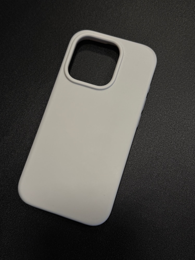 Husa CASEY STUDIOS™ compatibila cu iPhone 15 Pro, Soft Silicone Premium, Microfibra in Interior, Alb, de Protectie, Ultra Slim, pentru Incarcare Wireless, Margini Ridicate de Protectia Ecranului si a Camerelor