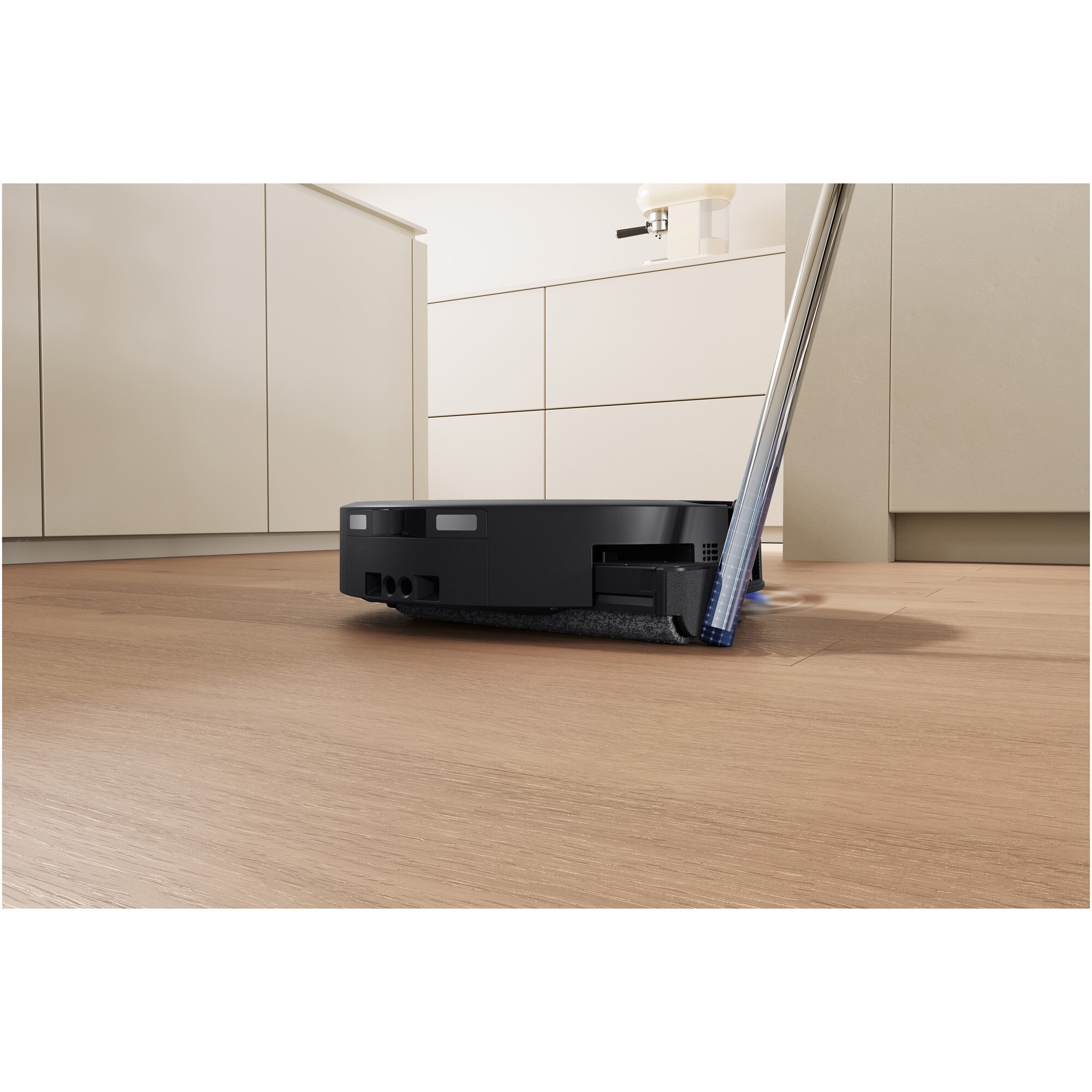 Aspirator robot DEEBOT T90 Pro Omni Ecovacs, putere de aspirare 30000Pa + BLAST, TruEdge 3.0, OZMO ROLLER 3.0, Airflow, TruePass Adaptive 4WD Climbing System, rezervor apa 110ml, cos praf 250ml, incarcare aprox 2h 50min, baterie Li-Ion 4000mAh, Negru