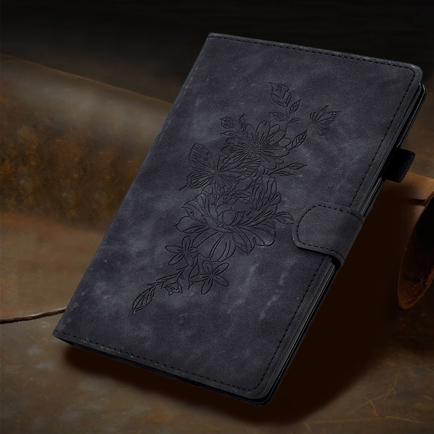 Husa tableta pentru Amazon Kindle Paperwhite 12th 2024, piele embosata cu flori de peonie si fluture, smart case, negru