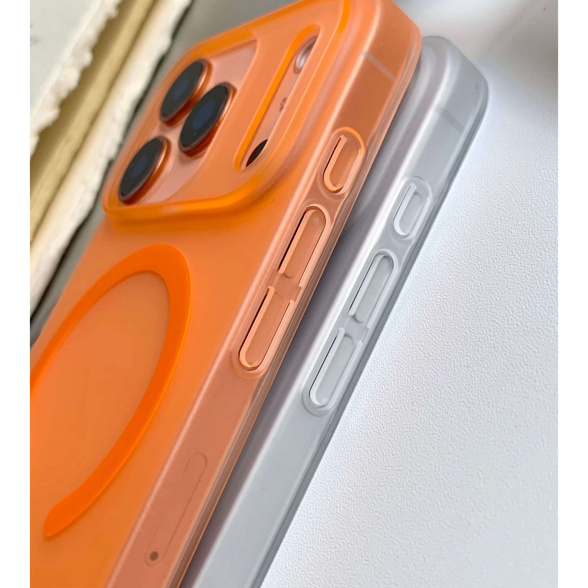 Husa pentru iPhone 17 Pro Max, MagSafe, Ultra Slim, Transparenta Mata, Anti-Amprenta, Protectie Camera, Portocaliu mat