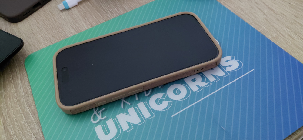 Huse telefoane, Pentru Apple iPhone 16, Soft Silicone Premium, Microfibra in Interior, de Protectie, Ultra Slim, pentru Incarcare Wireless, Margini Ridicate pentru Protectia Ecranului si a Camerelo，imagine de desen animat，maro