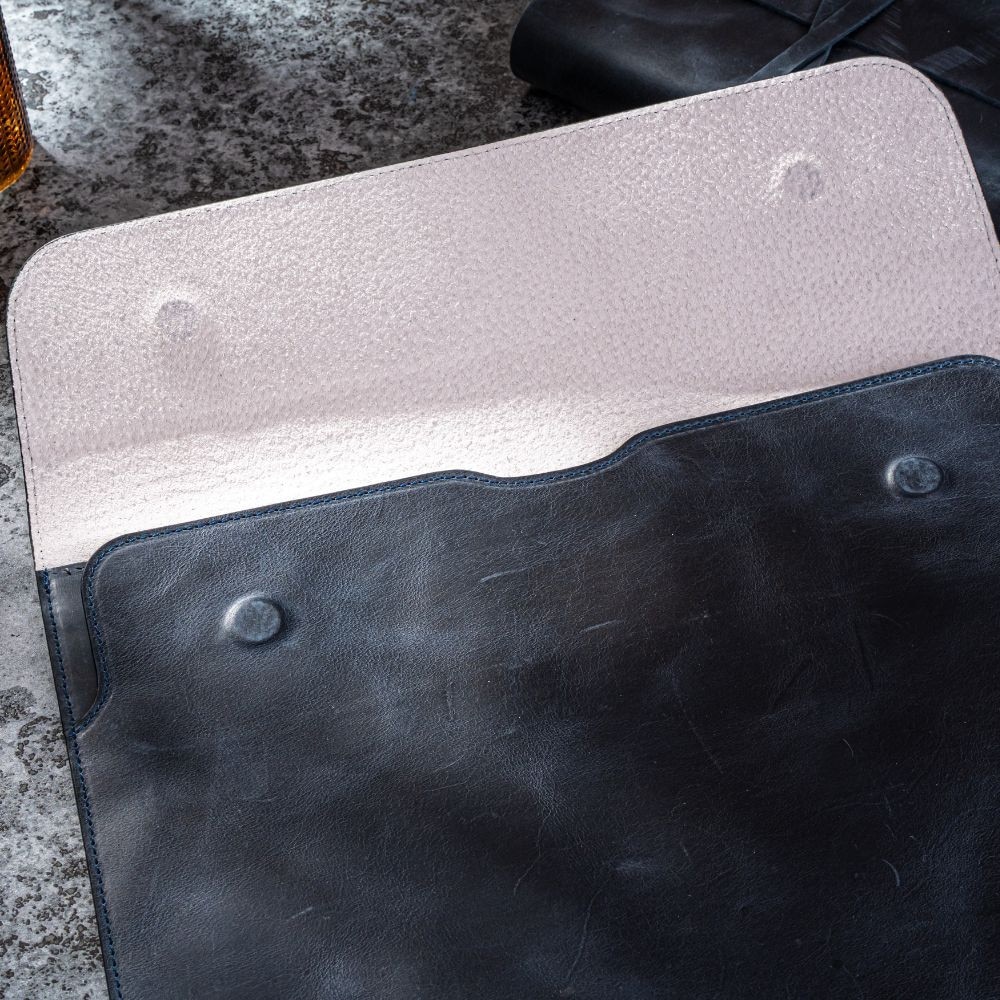 Husa laptop MacBook Air, MacBook PRO 13/14 inch, lucrata manual, piele naturala cu aspect vintage, albastru