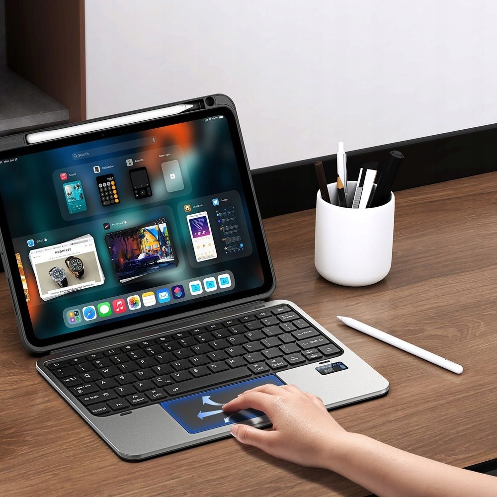 Etui Dux Ducis cu tastatura detasabila pentru iPad Pro 11" 2025/2024, negru, cu iluminare RGB, suport rotativ 360°