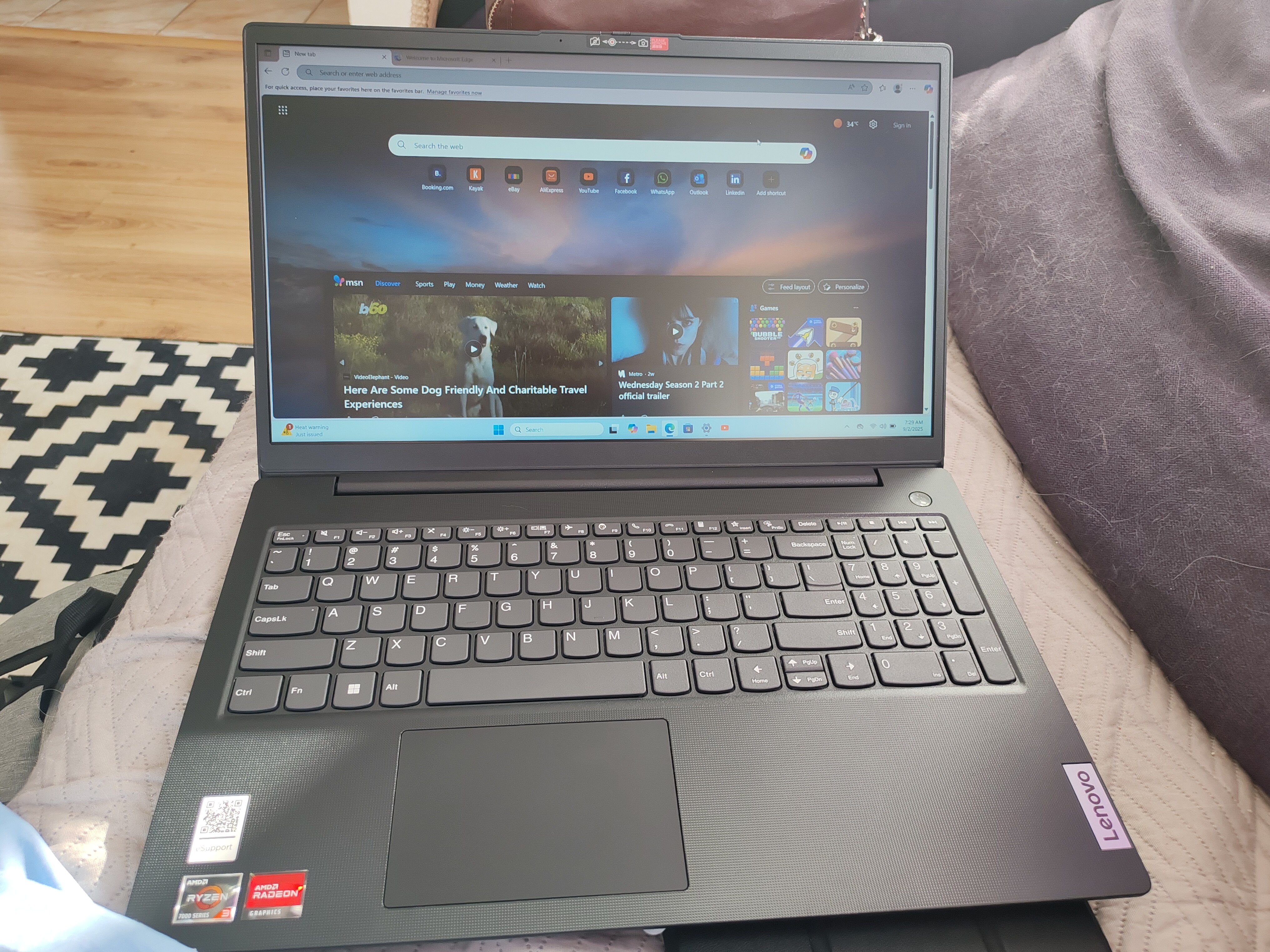 Laptop Lenovo V15 G4 AMN cu procesor AMD Ryzen™ 3 7320U pana la 4.1 GHz, 15.6", Full HD, 16 GB RAM DDR5, 512 GB SSD, AMD Radeon™ 610M Graphics, Windows 11 Pro, Business Black