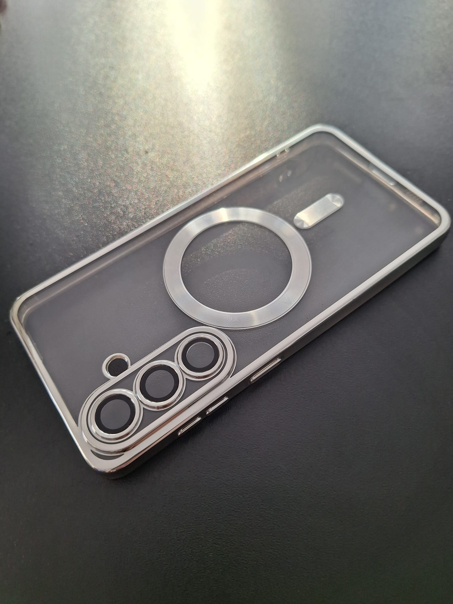 Husa pentru Samsung Galaxy S26 Plus DaDen MagSafe Luxury Antisoc, Transparenta cu Margini Albastre, Slim