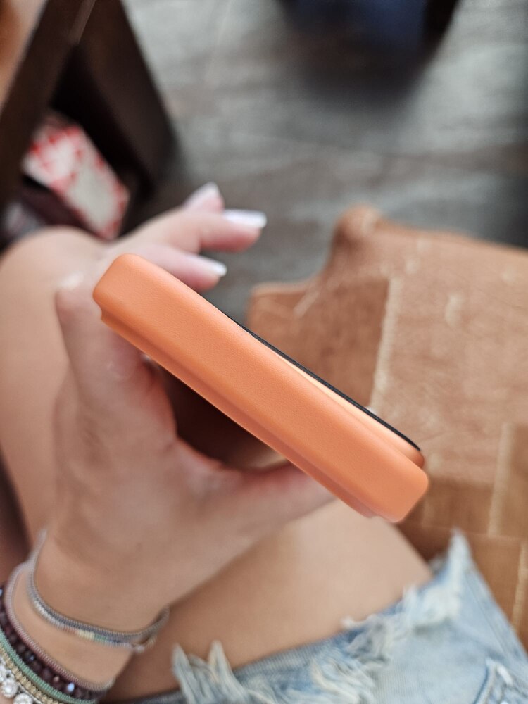Husa de protectie pentru iPhone 17 Pro Max, MOGU cu Suport Magnetic Rotativ la 360°, Buton de Control al Camerei, Compatibila cu MagSafe, Incarcare Wireless, Suport Magnetic, Portocalie, TPU, Portocaliu