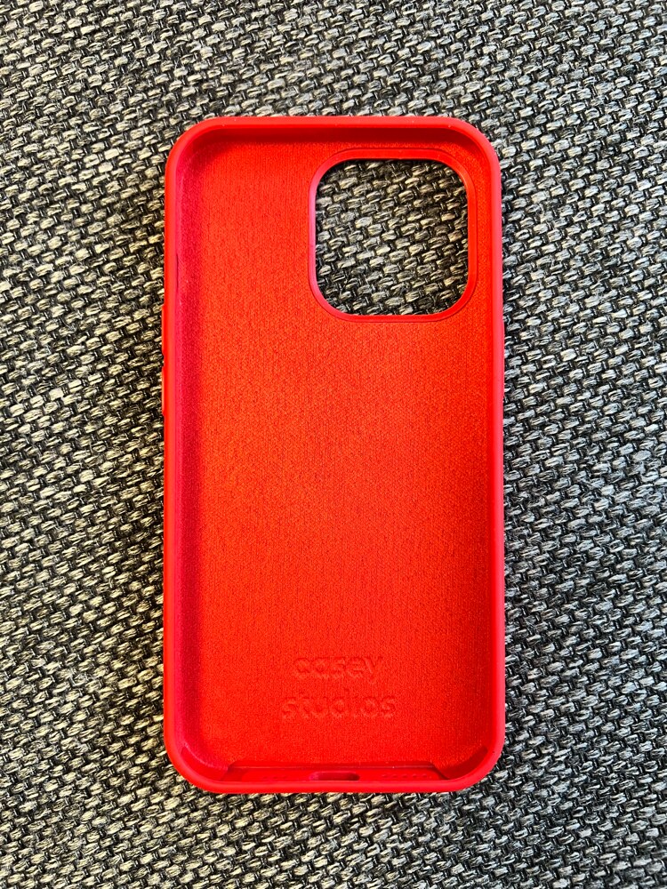 Husa CASEY STUDIOS™ compatibila cu iPhone 13 Pro, Soft Silicone Premium, Microfibra in Interior, Nectarine, de Protectie, Ultra Slim, pentru Incarcare Wireless, Margini Ridicate de Protectia Ecranului si a Camerelor